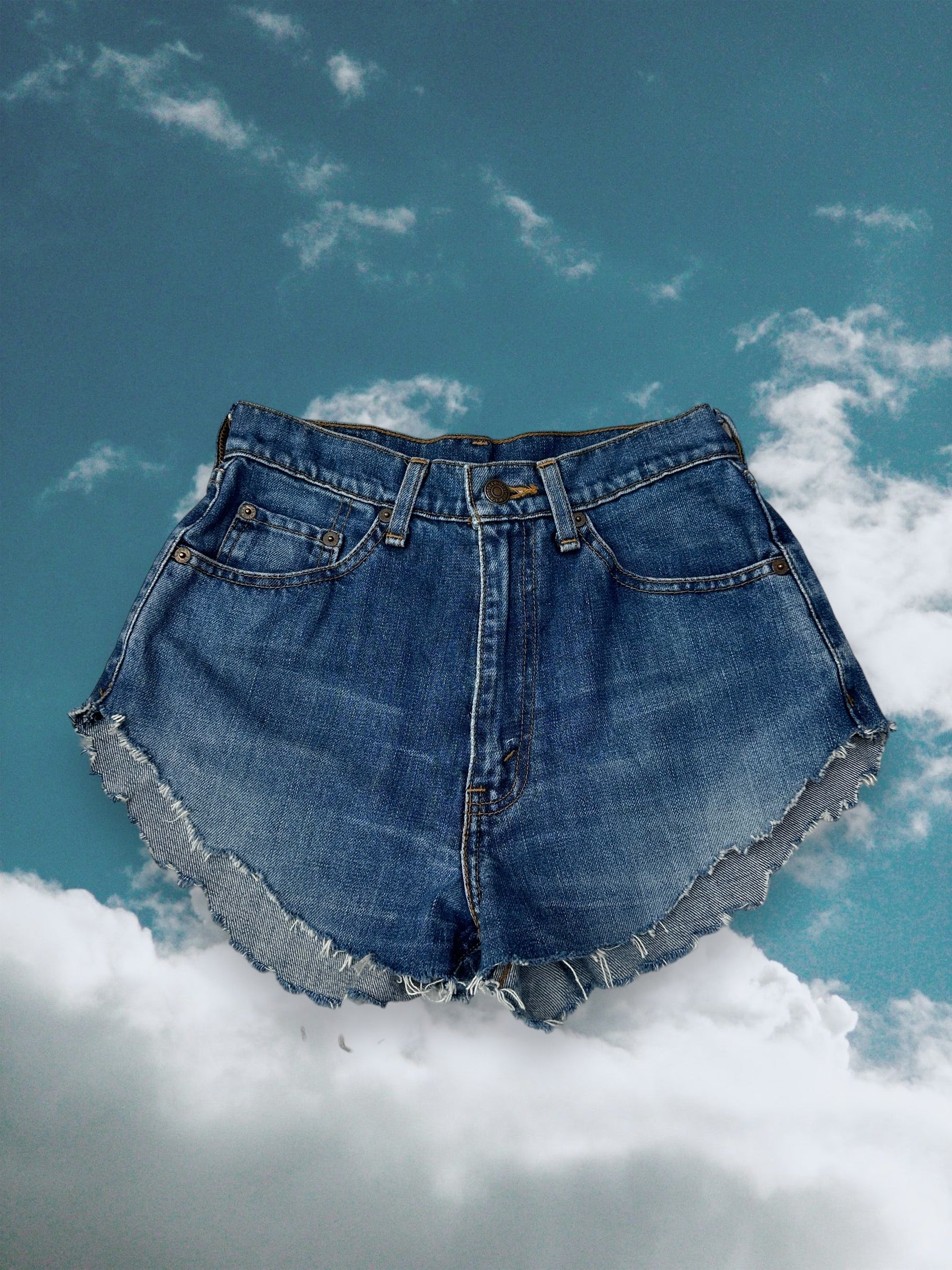 Levi’s 519 high waisted super hot shorts