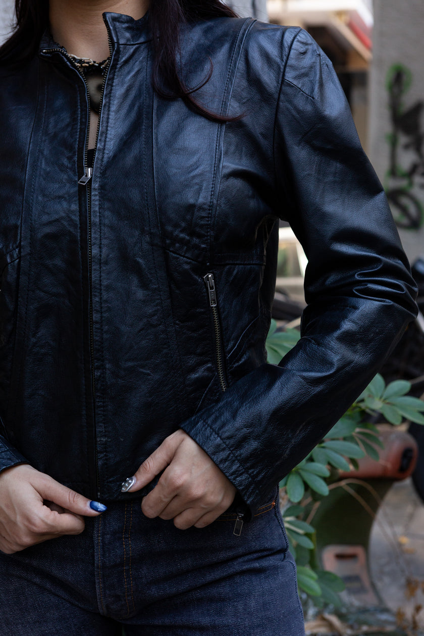 Super hot genuine leather jacket with zippered pockets