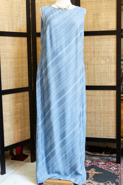 Vintage Sky Blue Sleeveless Maxi Dress – Diagonal Jacquard Pattern in Flowing Silhouette