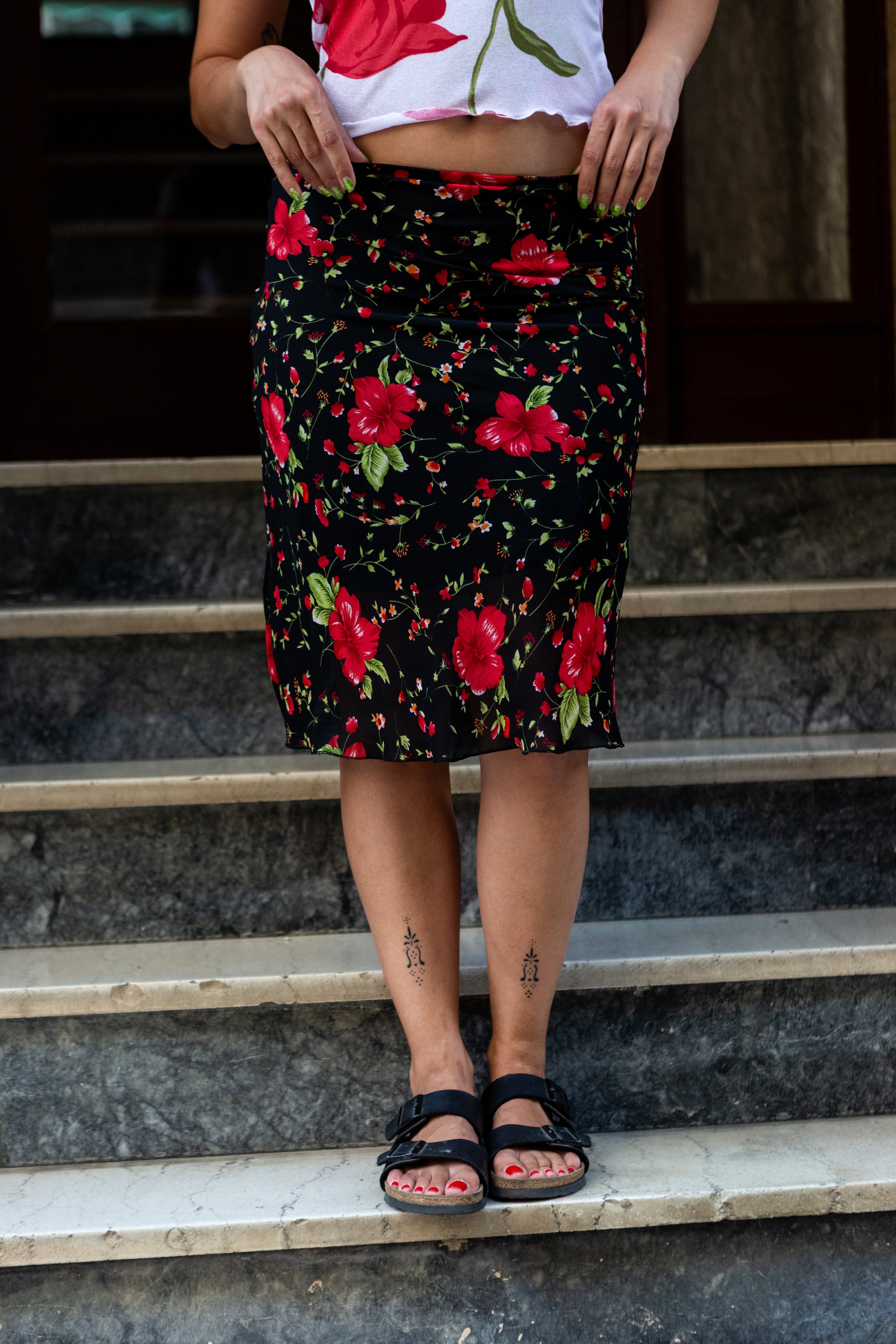 Super cute floral midi skirt