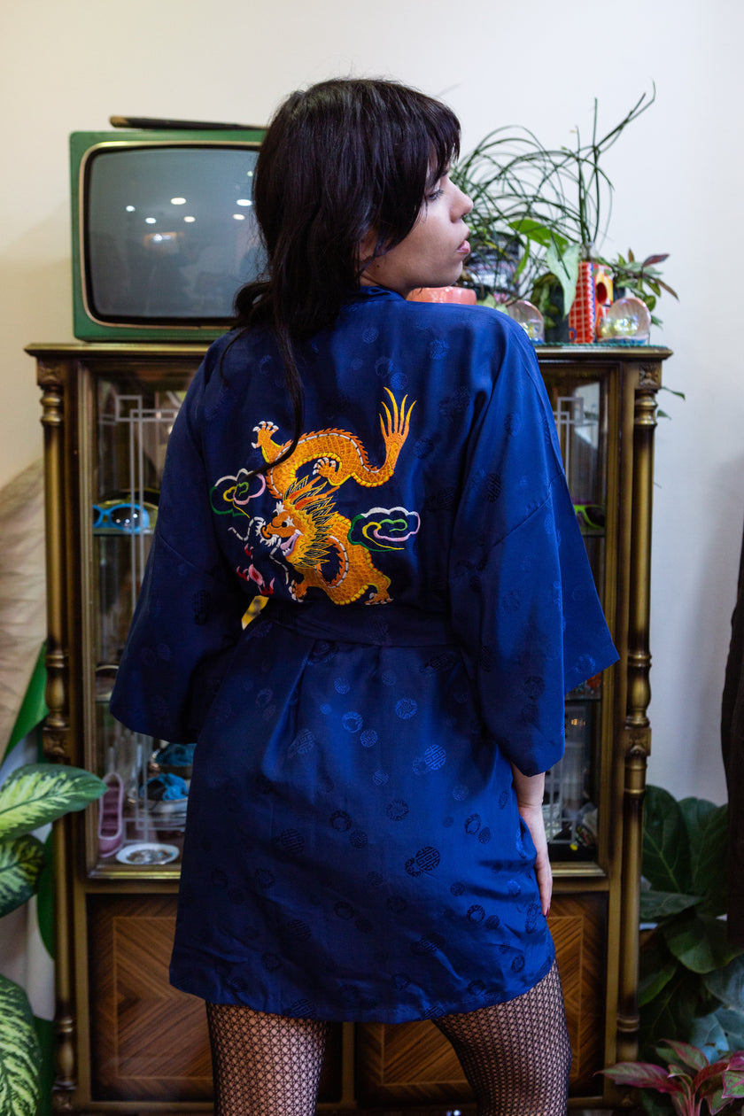 Beautiful 100% silk chinese robe with dragon embroidery