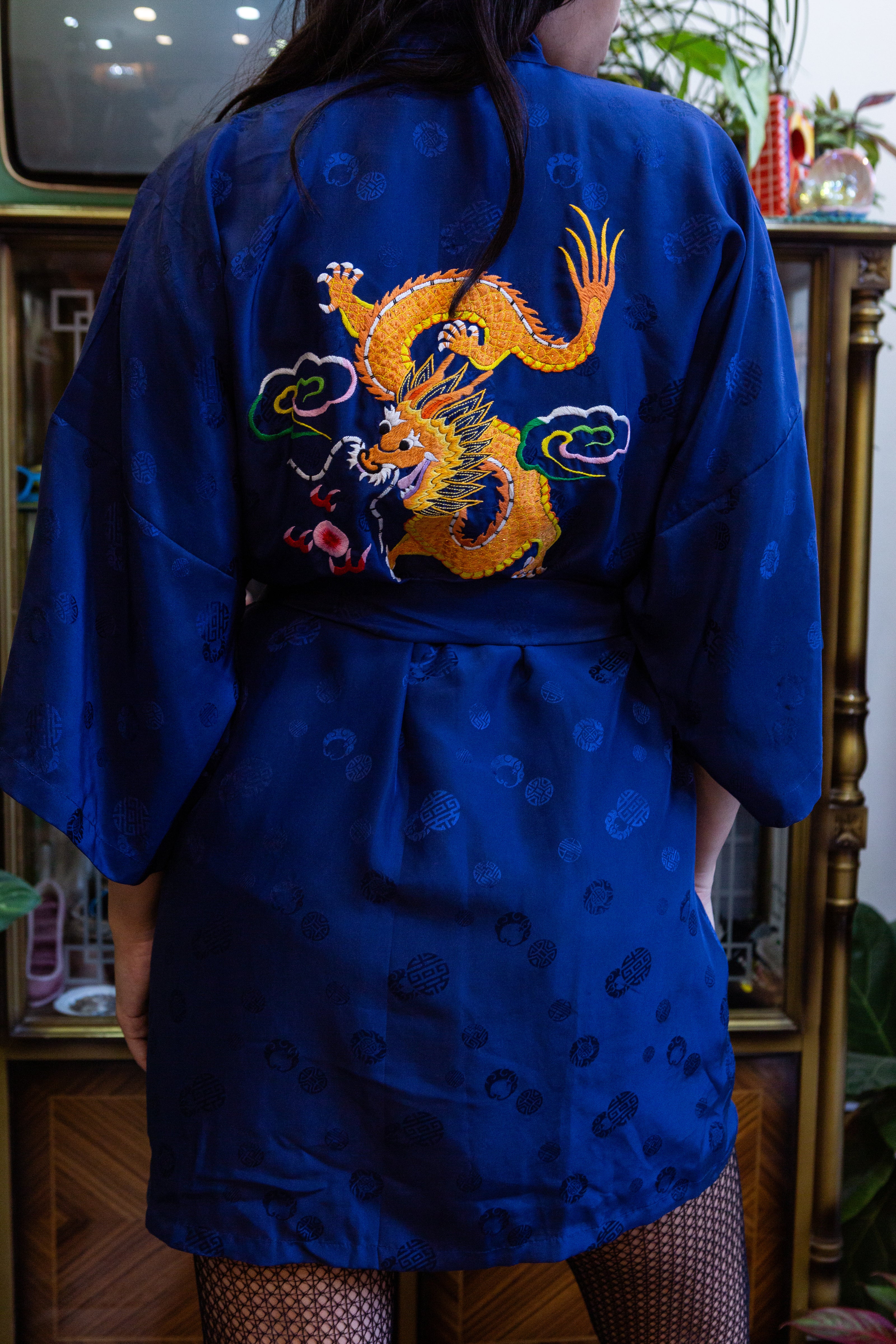 Beautiful 100% silk chinese robe with dragon embroidery