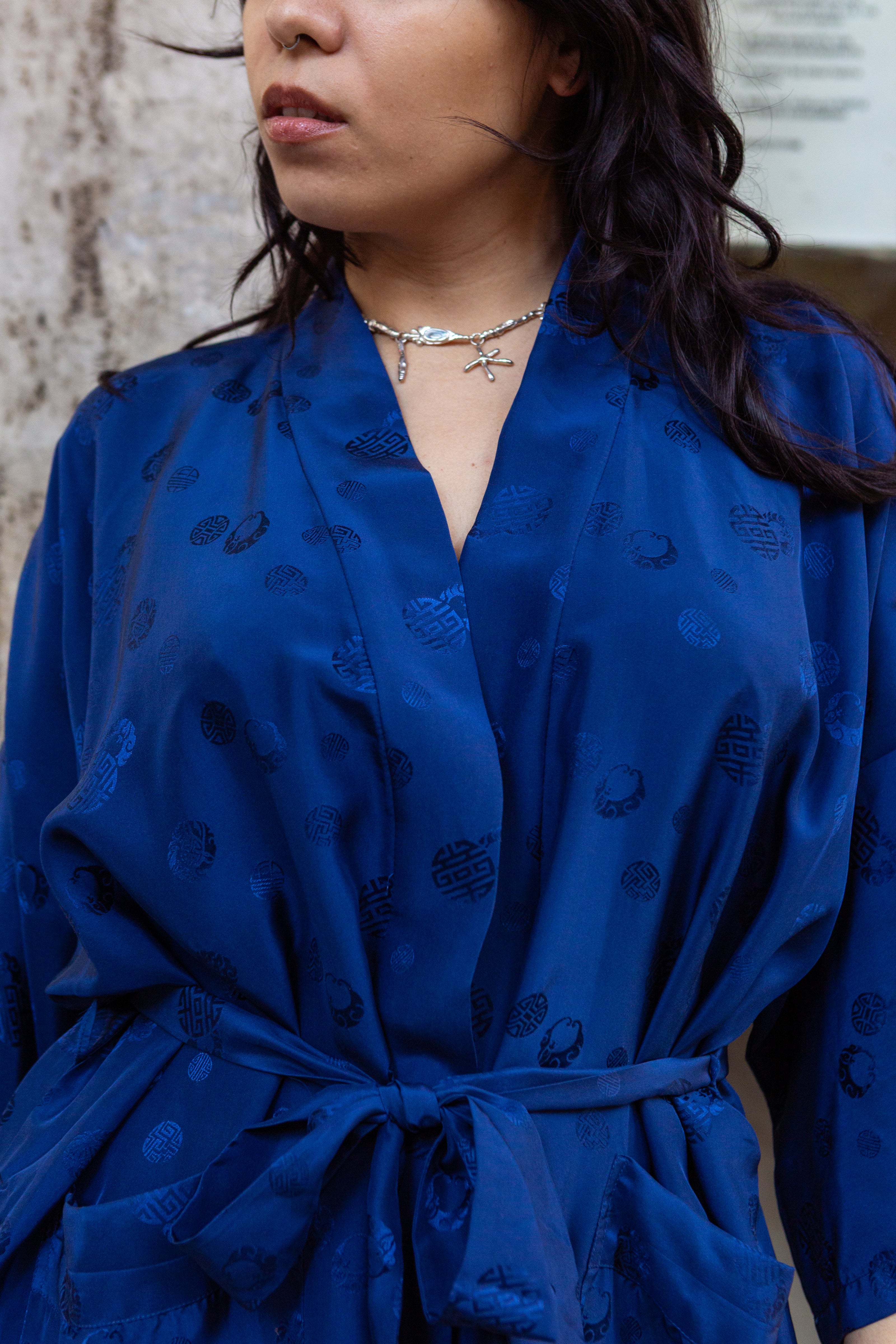 Beautiful 100% silk chinese robe with dragon embroidery