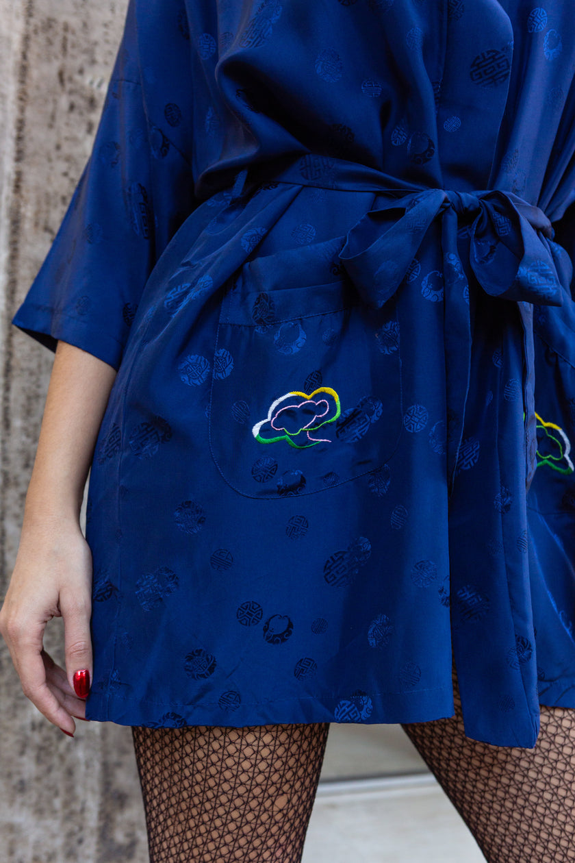 Beautiful 100% silk chinese robe with dragon embroidery