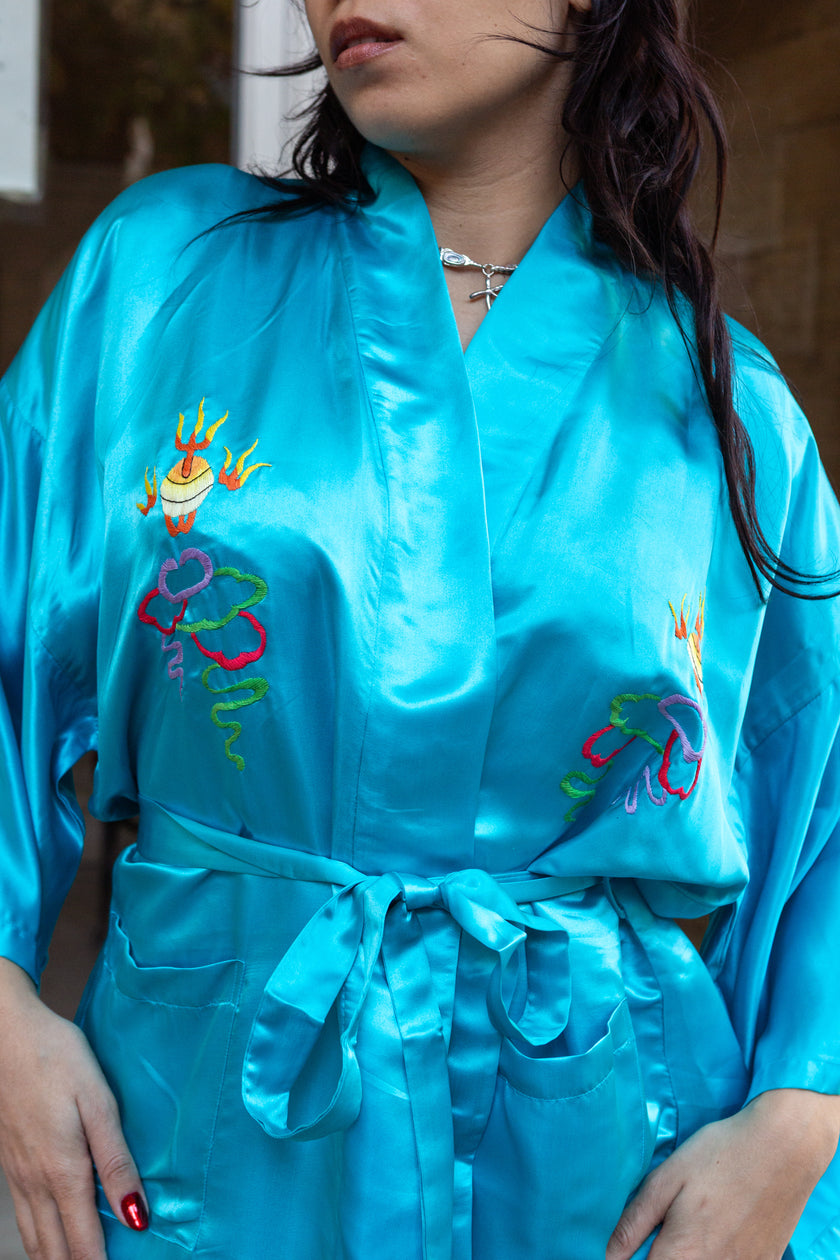 Stunning 100% silk chinese dragon robe with hand embroidery
