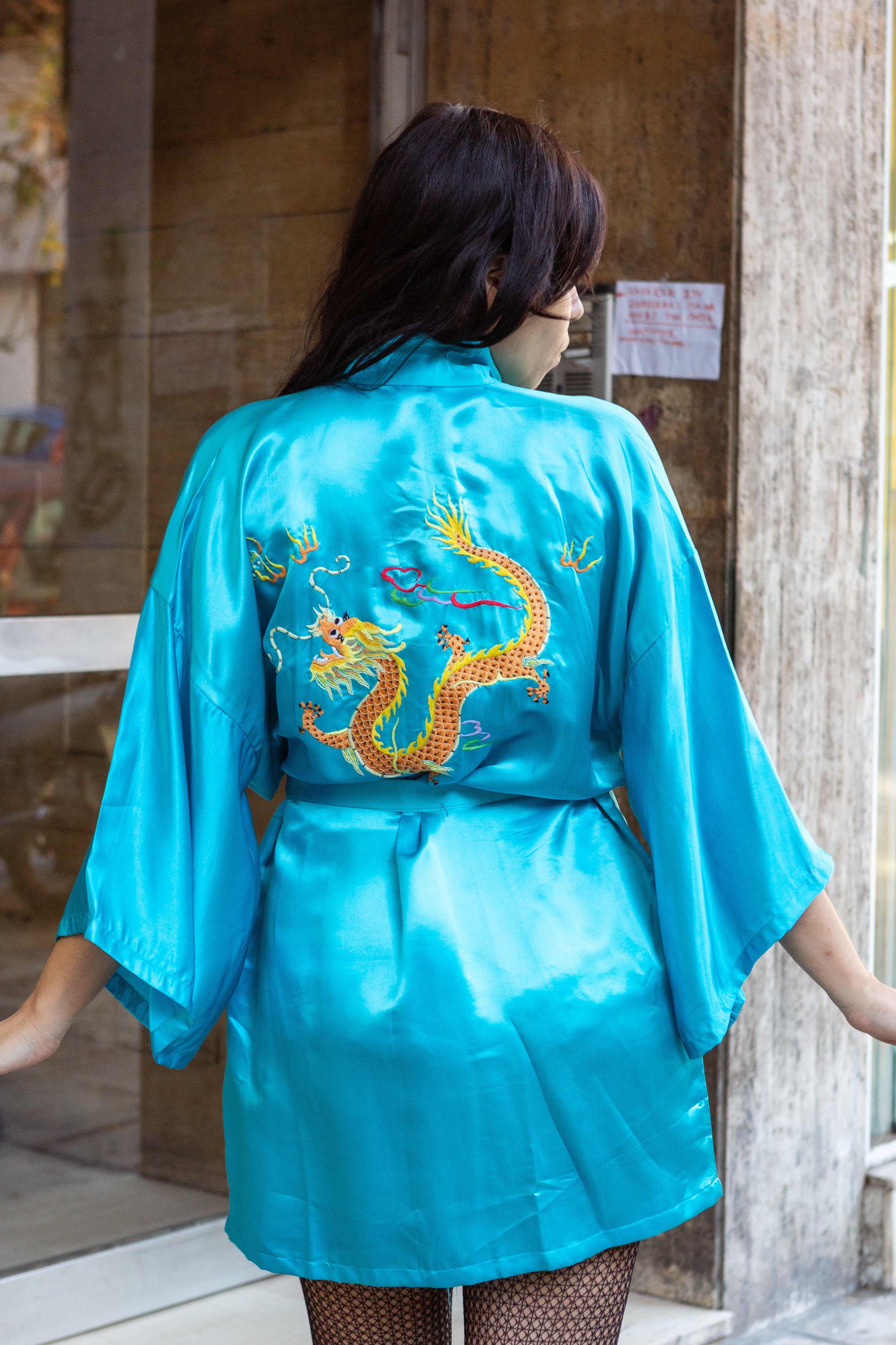 Stunning 100% silk chinese dragon robe with hand embroidery