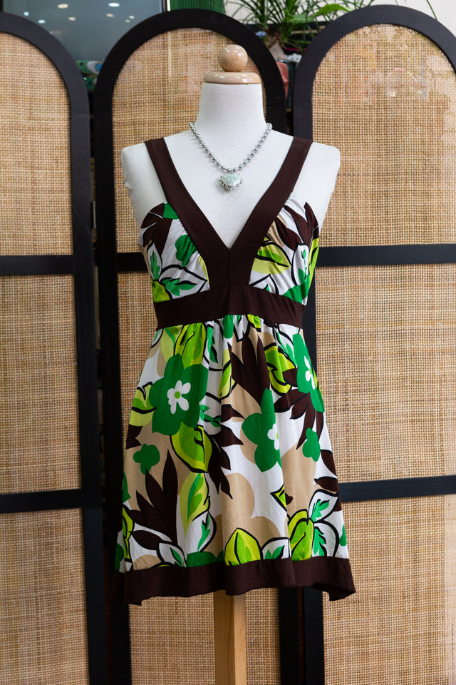 Super cute Y2K dress with retro 70s inspired print