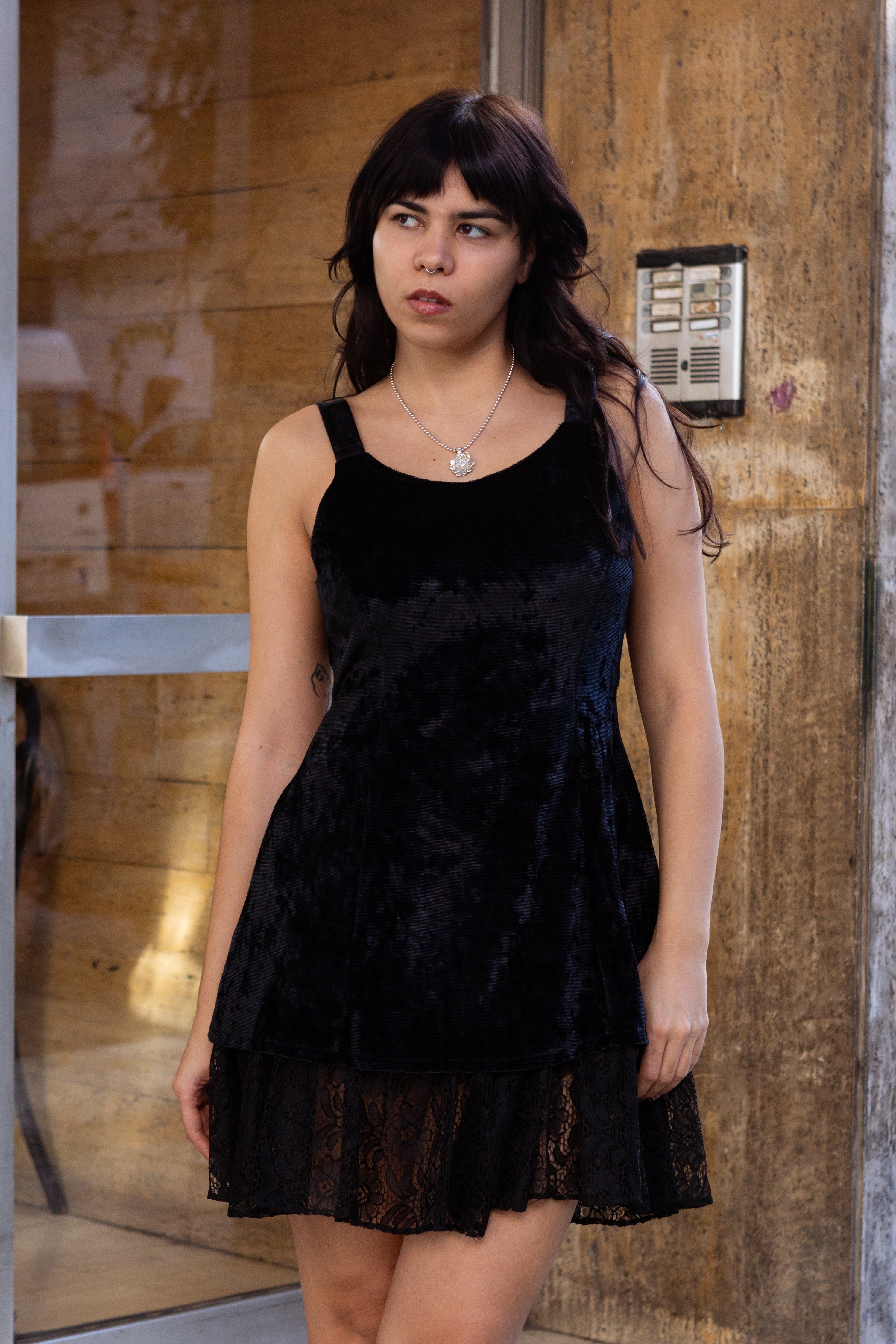 Vintage mini velvet dress with lace trim (M)