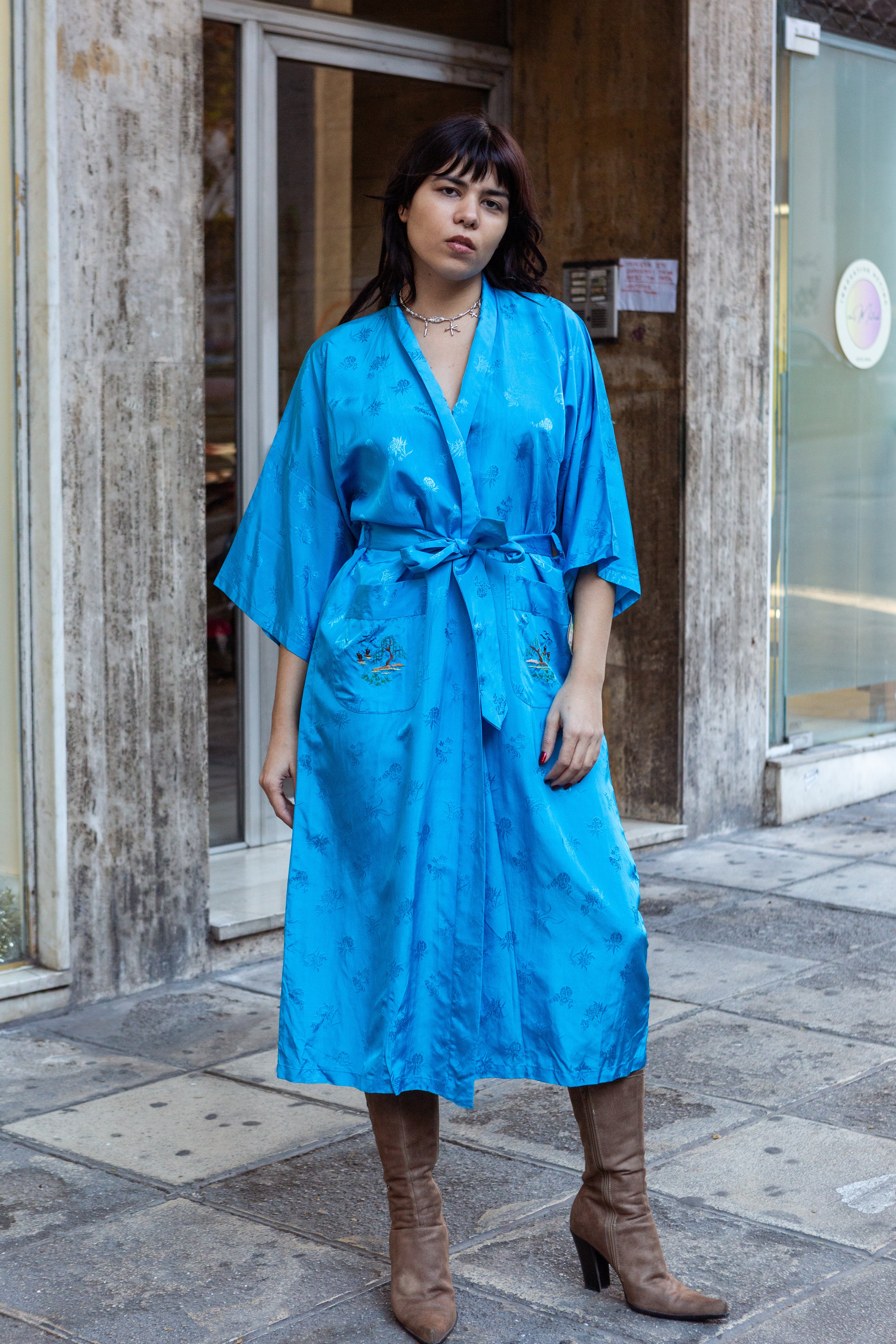 Beautiful 100% rayon chinese rode with embroidery detailing