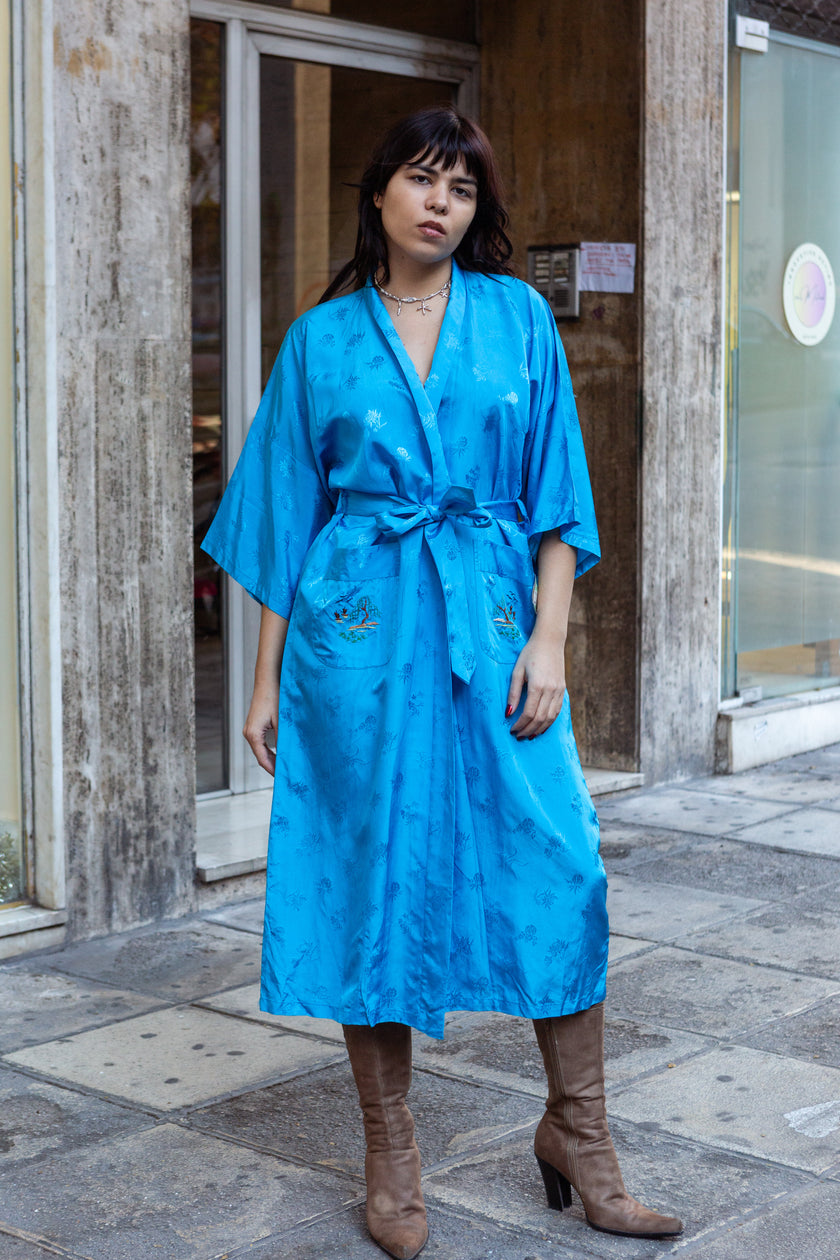 Beautiful 100% rayon chinese rode with embroidery detailing