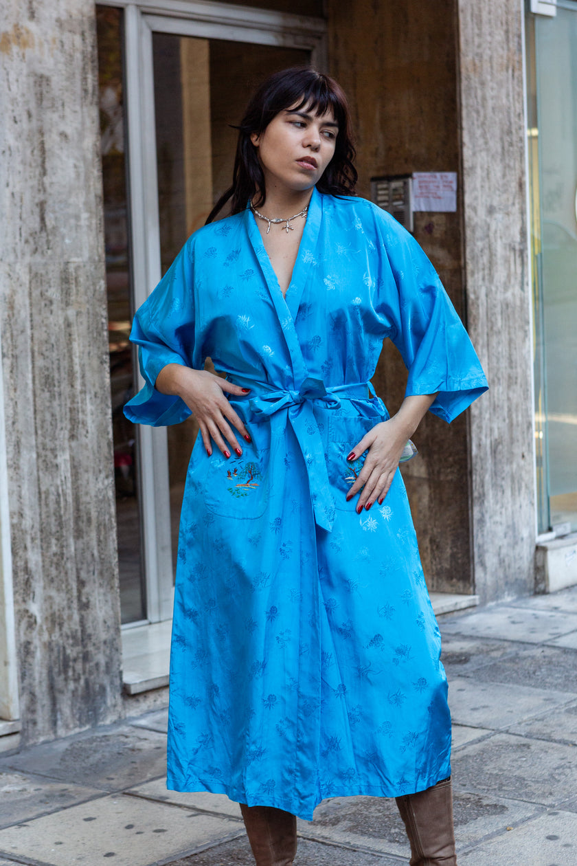 Beautiful 100% rayon chinese rode with embroidery detailing