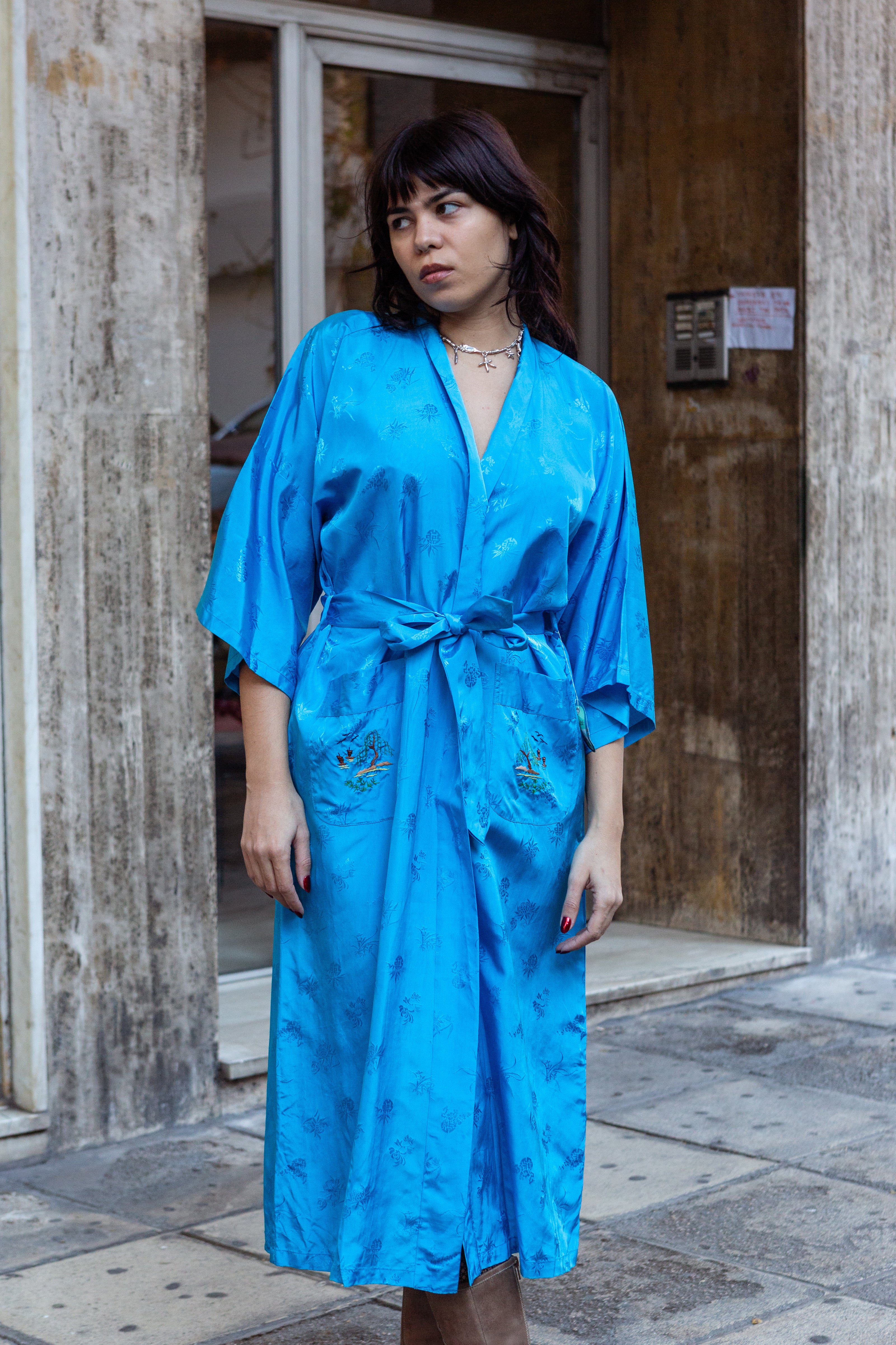 Beautiful 100% rayon chinese rode with embroidery detailing