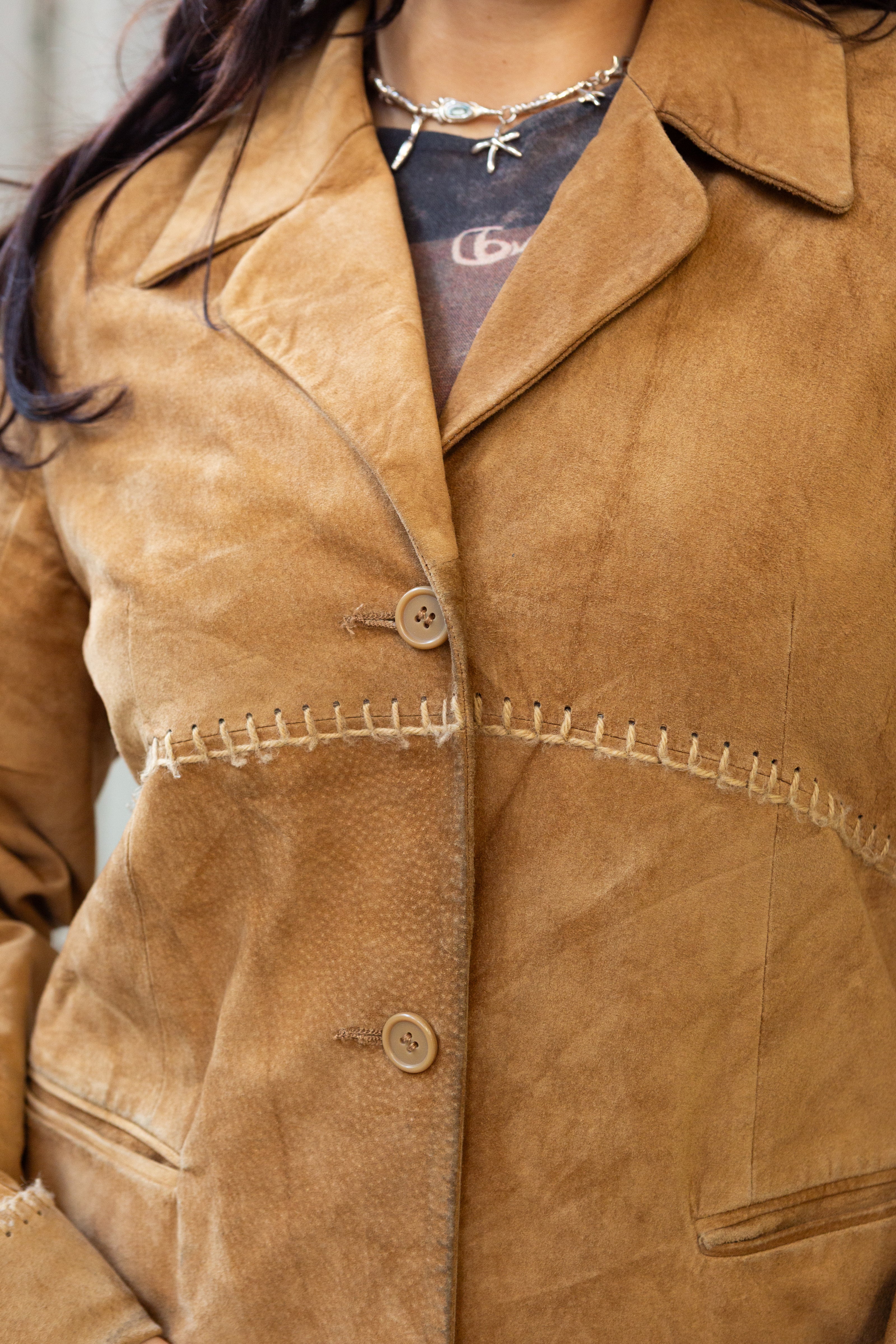 Amazing genuine leather jacket with emboidered details (M)