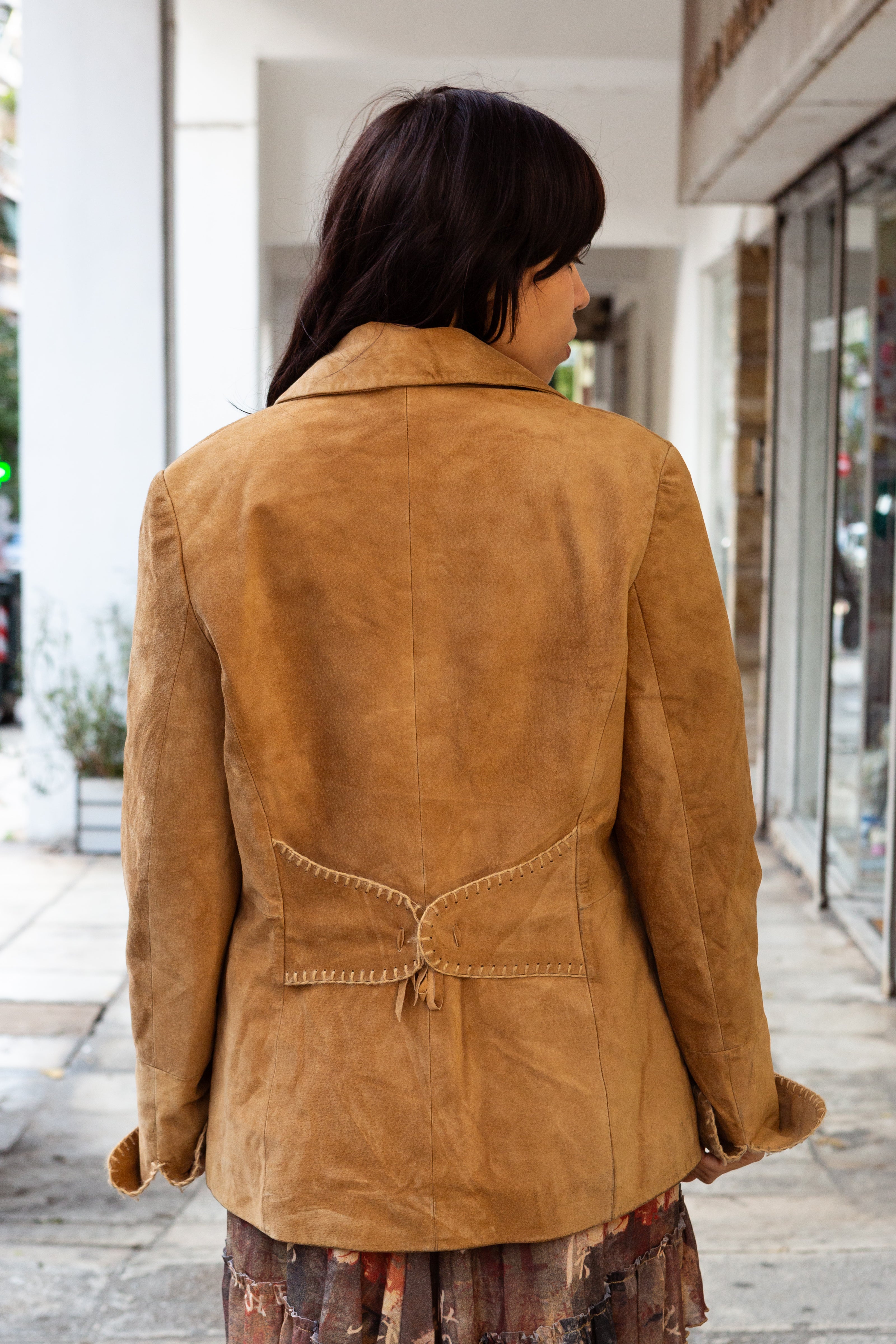 Amazing genuine leather jacket with emboidered details (M)