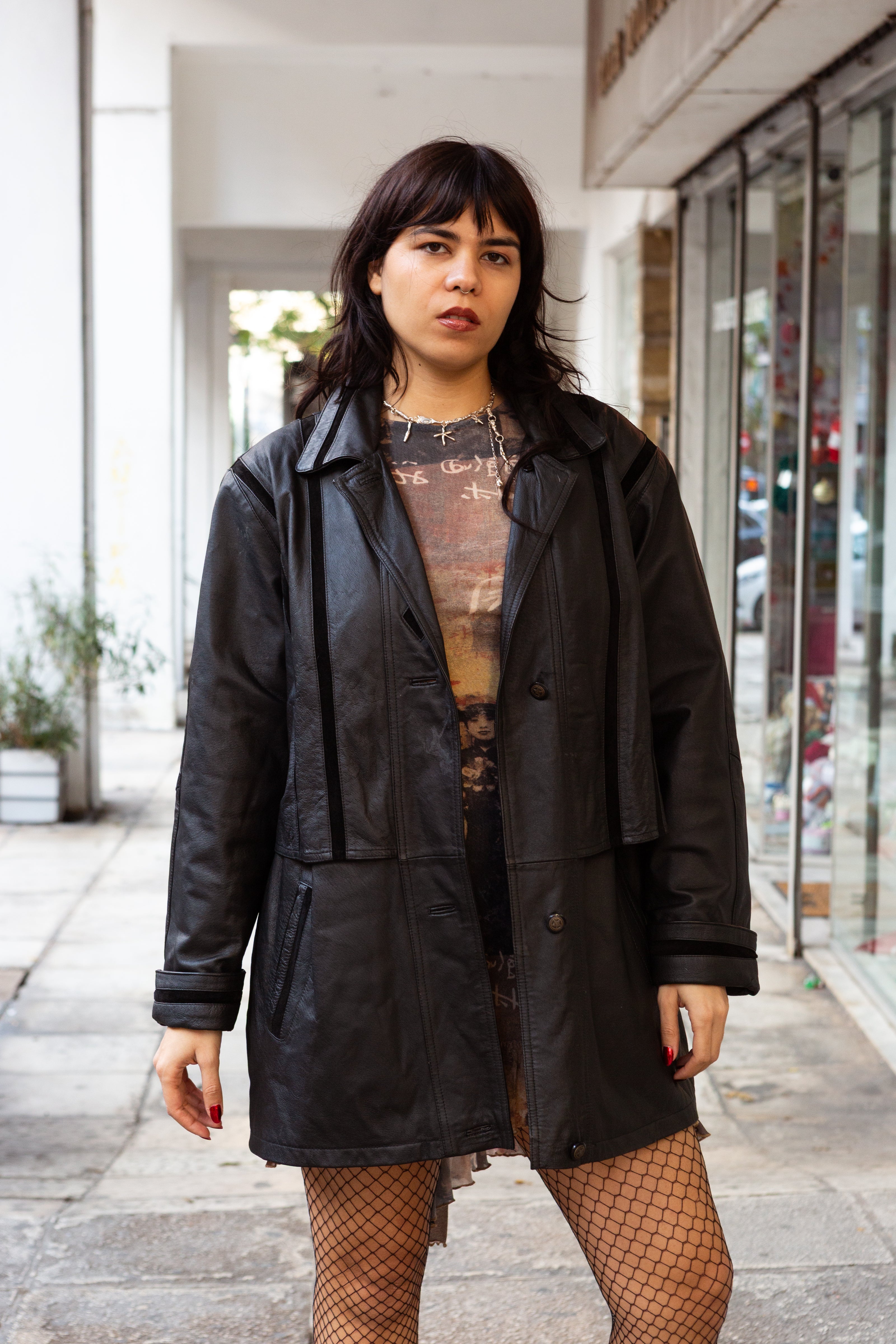 Amazing black leather jacket with vertical details (L)