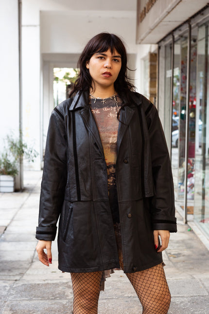 Amazing black leather jacket with vertical details (L)