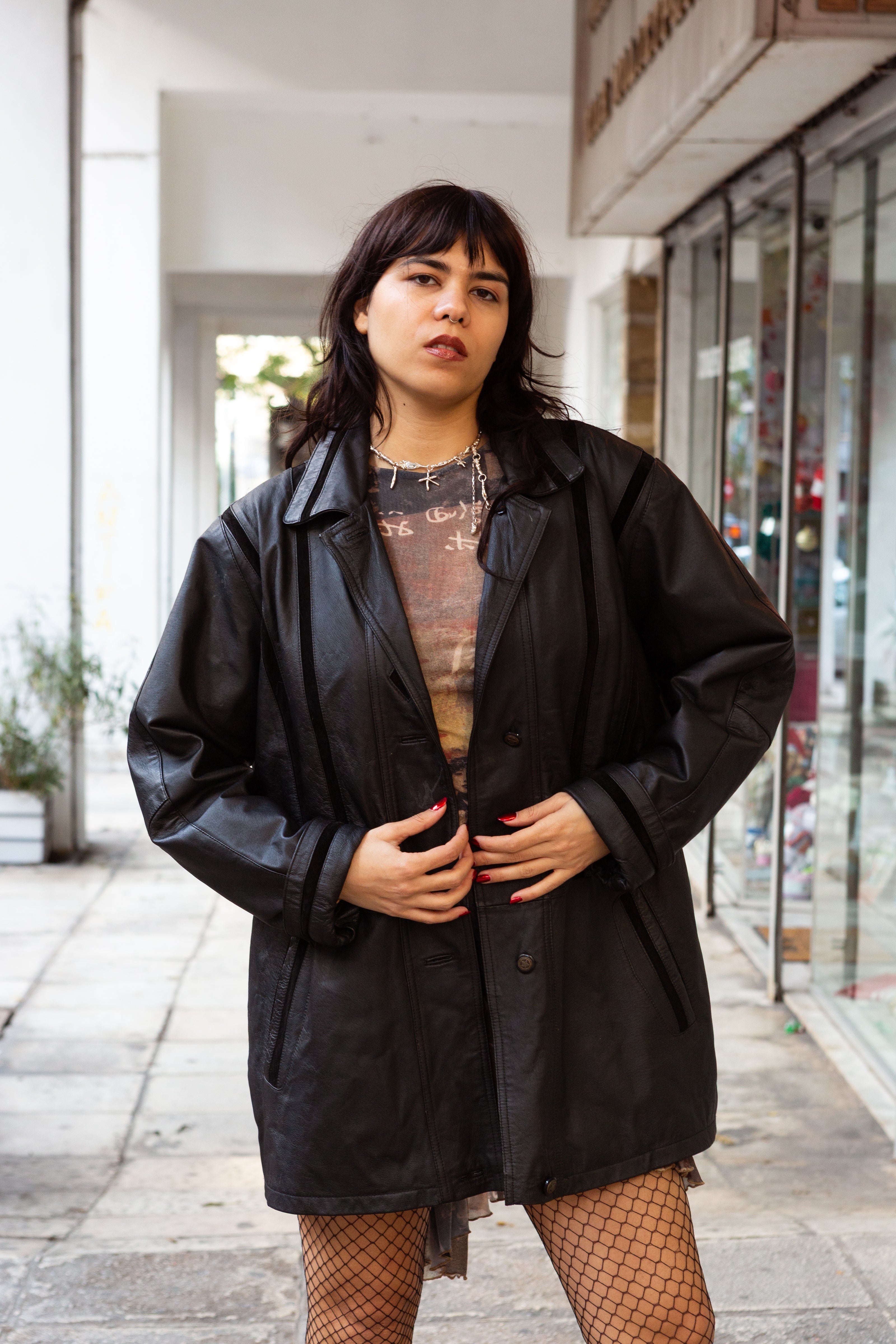 Amazing black leather jacket with vertical details (L)