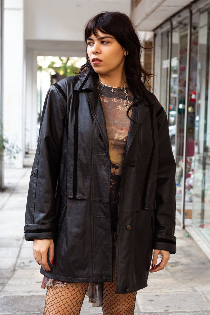 Amazing black leather jacket with vertical details (L)