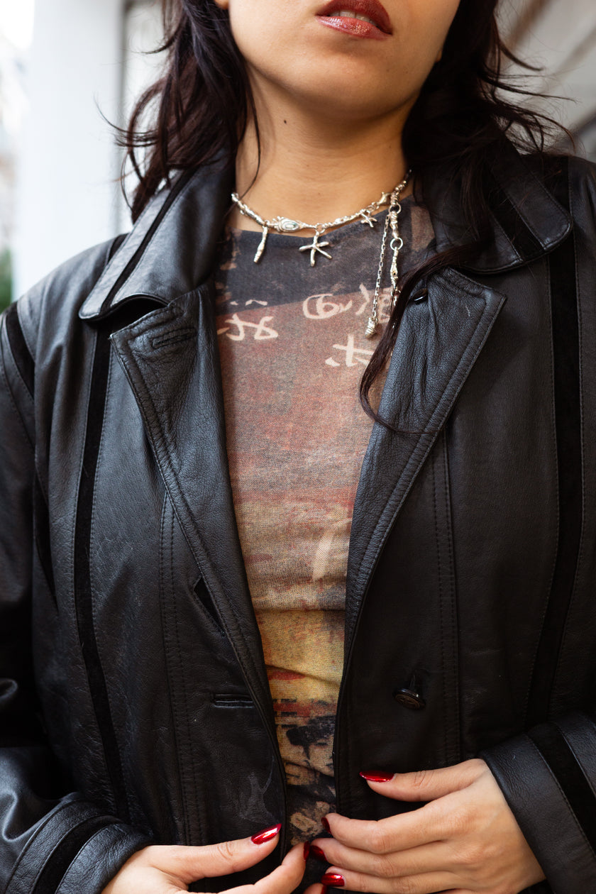 Amazing black leather jacket with vertical details (L)