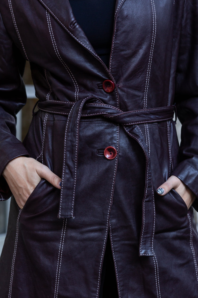 Vintage 90s Brown Leather Trench Coat with Belt – Contrast Stitching & Red Button Detail (M)