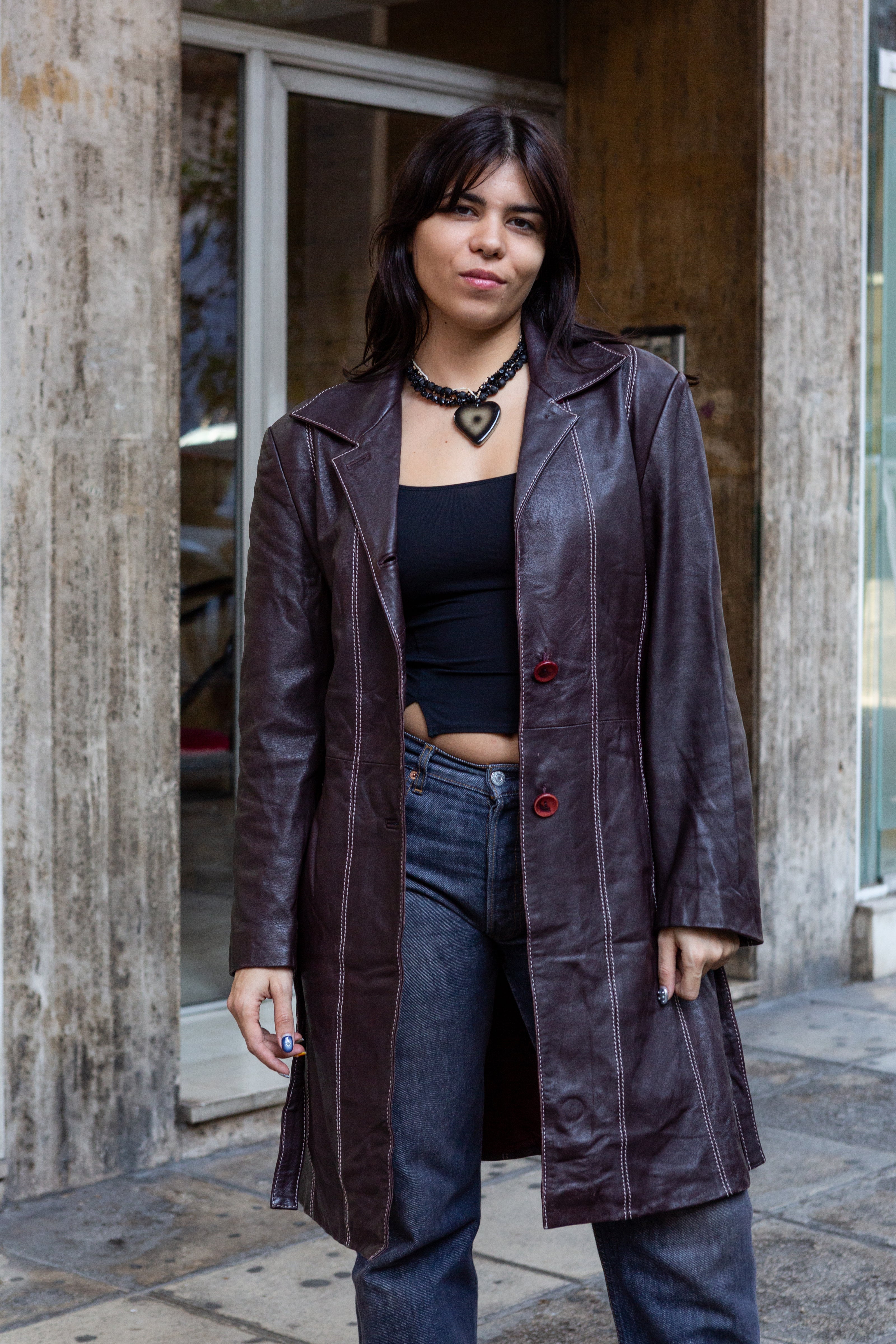 Vintage 90s Brown Leather Trench Coat with Belt – Contrast Stitching & Red Button Detail (M)