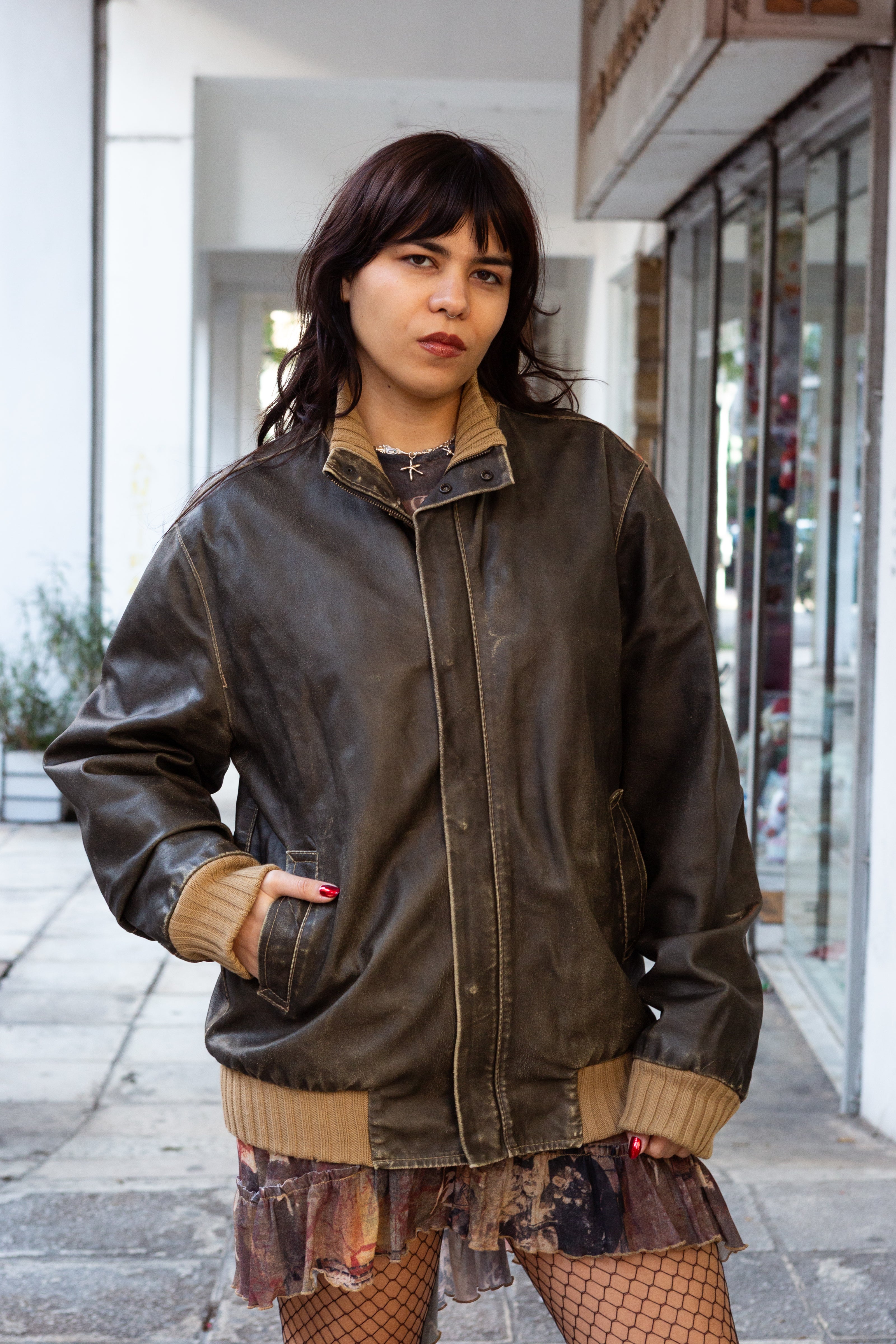 Super cool distressed brown leather jacket with knitted details (L)