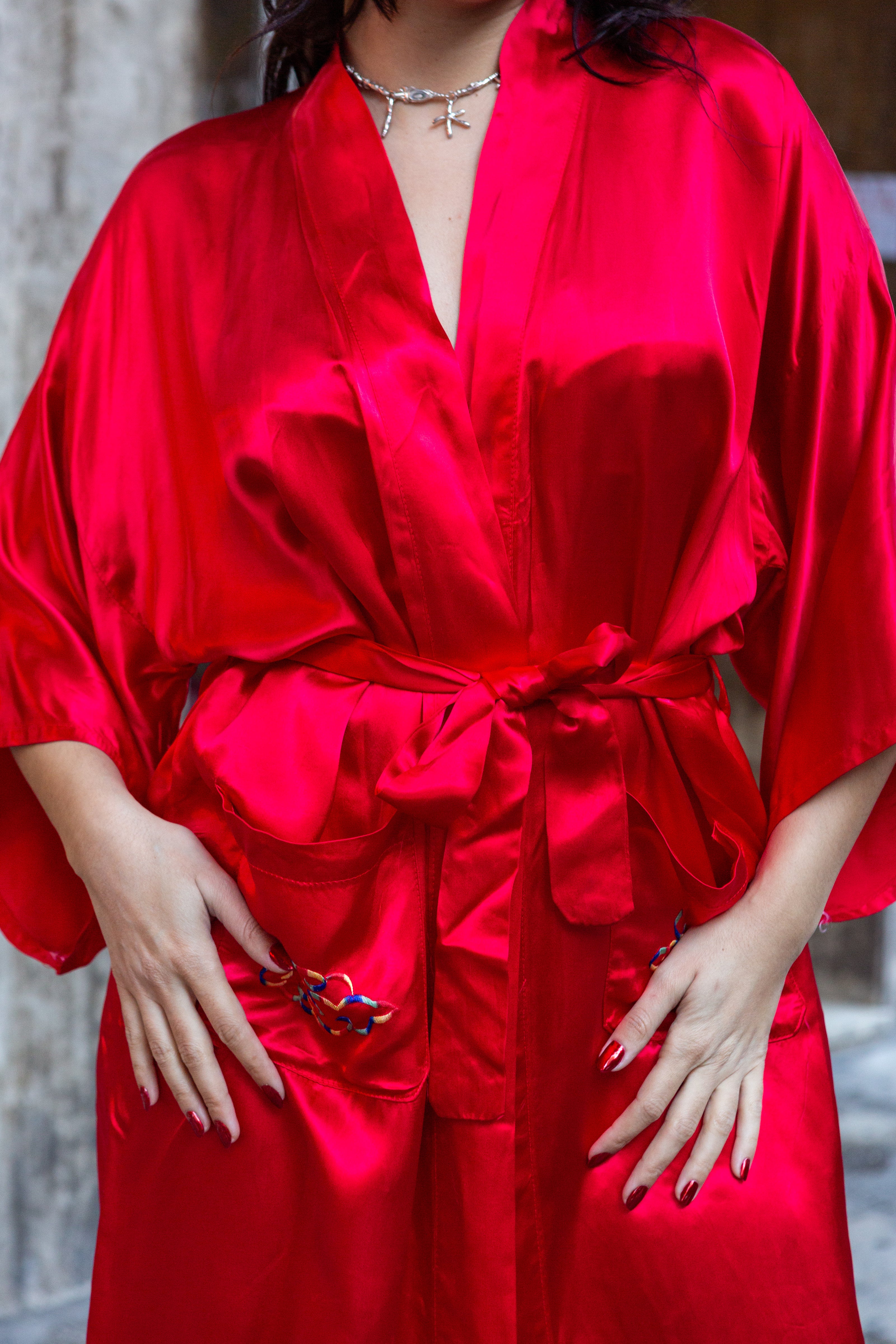 Stunning red 100% rayon chinese dragon robe