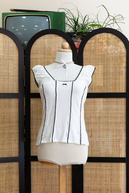 Super cute white romantic top