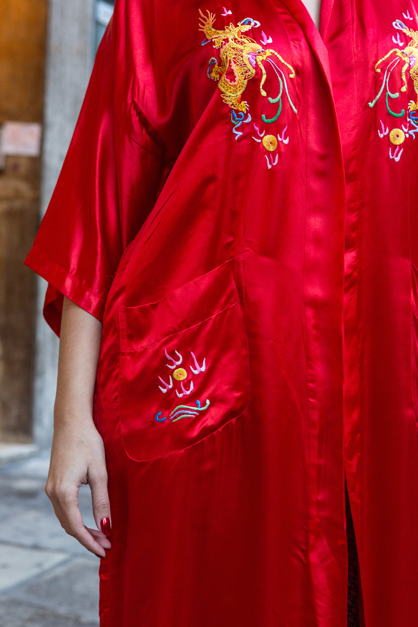 Stunnung 100% silk hand embroidered chinese dragon robe (belt missing)