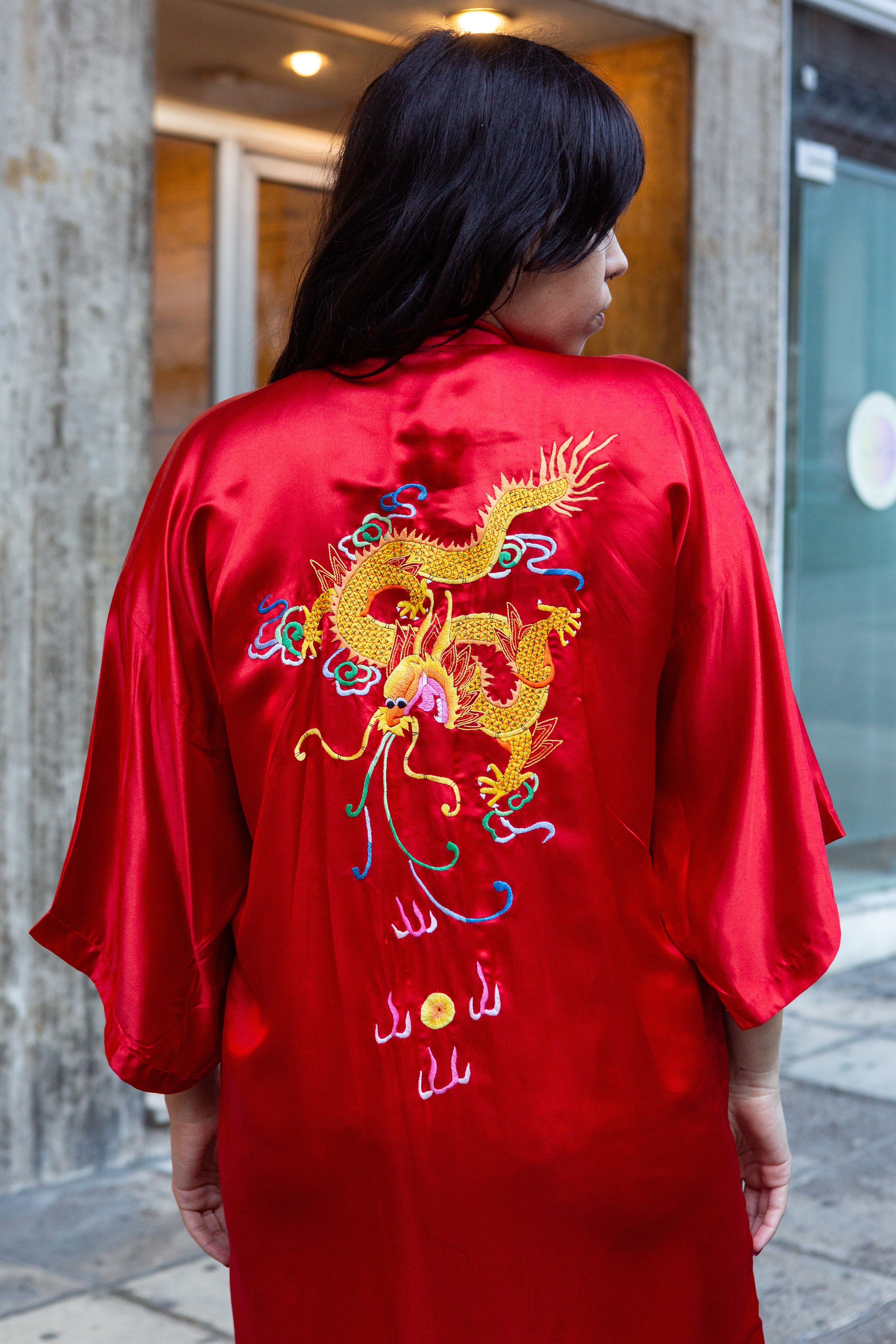 Stunnung 100% silk hand embroidered chinese dragon robe (belt missing)
