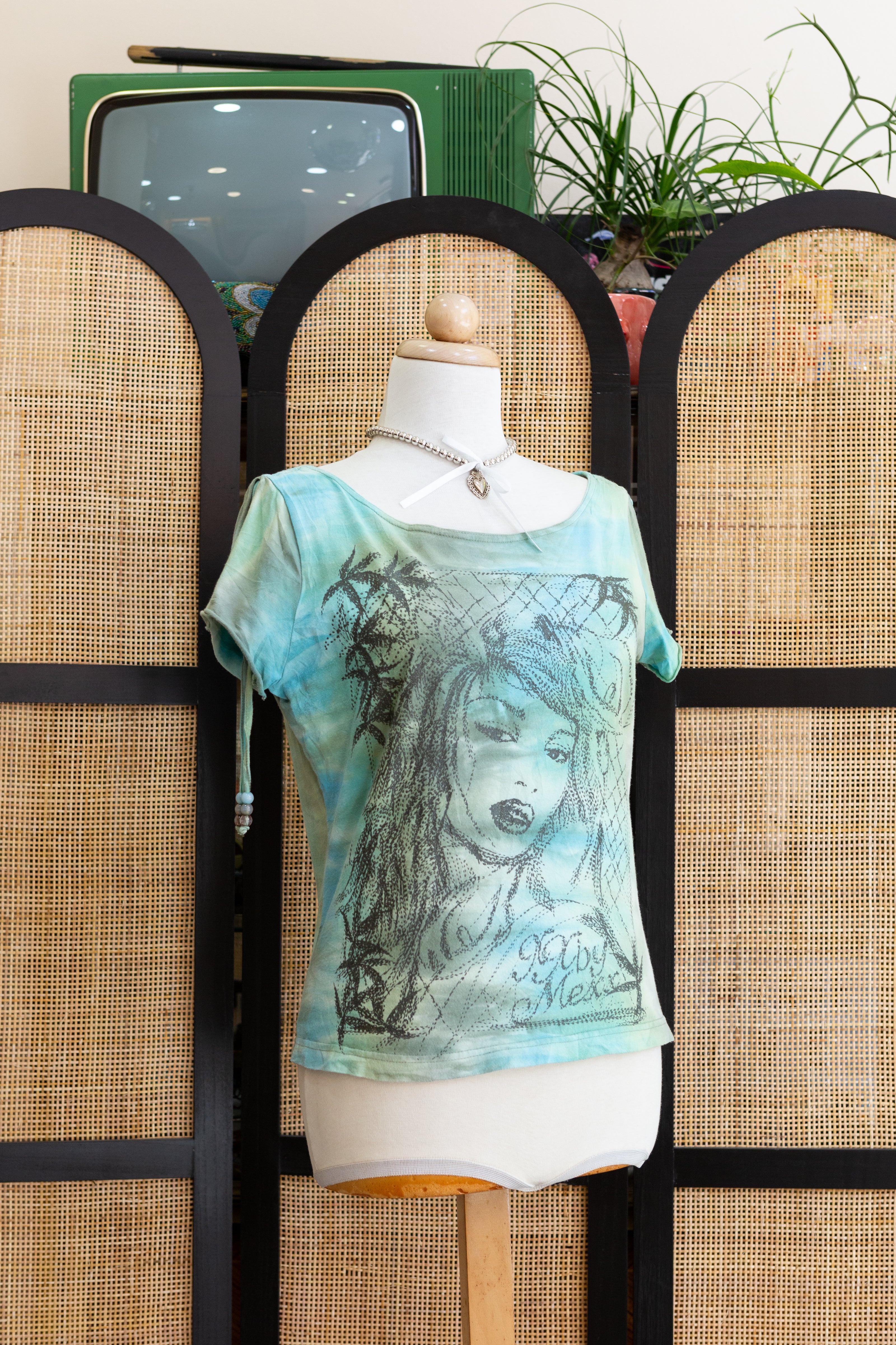 Super cute Y2K graphic top