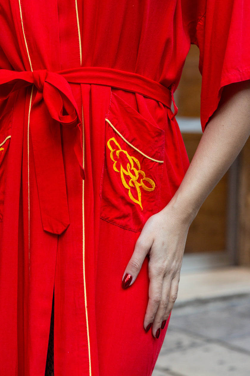 Beautiful viscose asian dragon robe with embroidered detailing