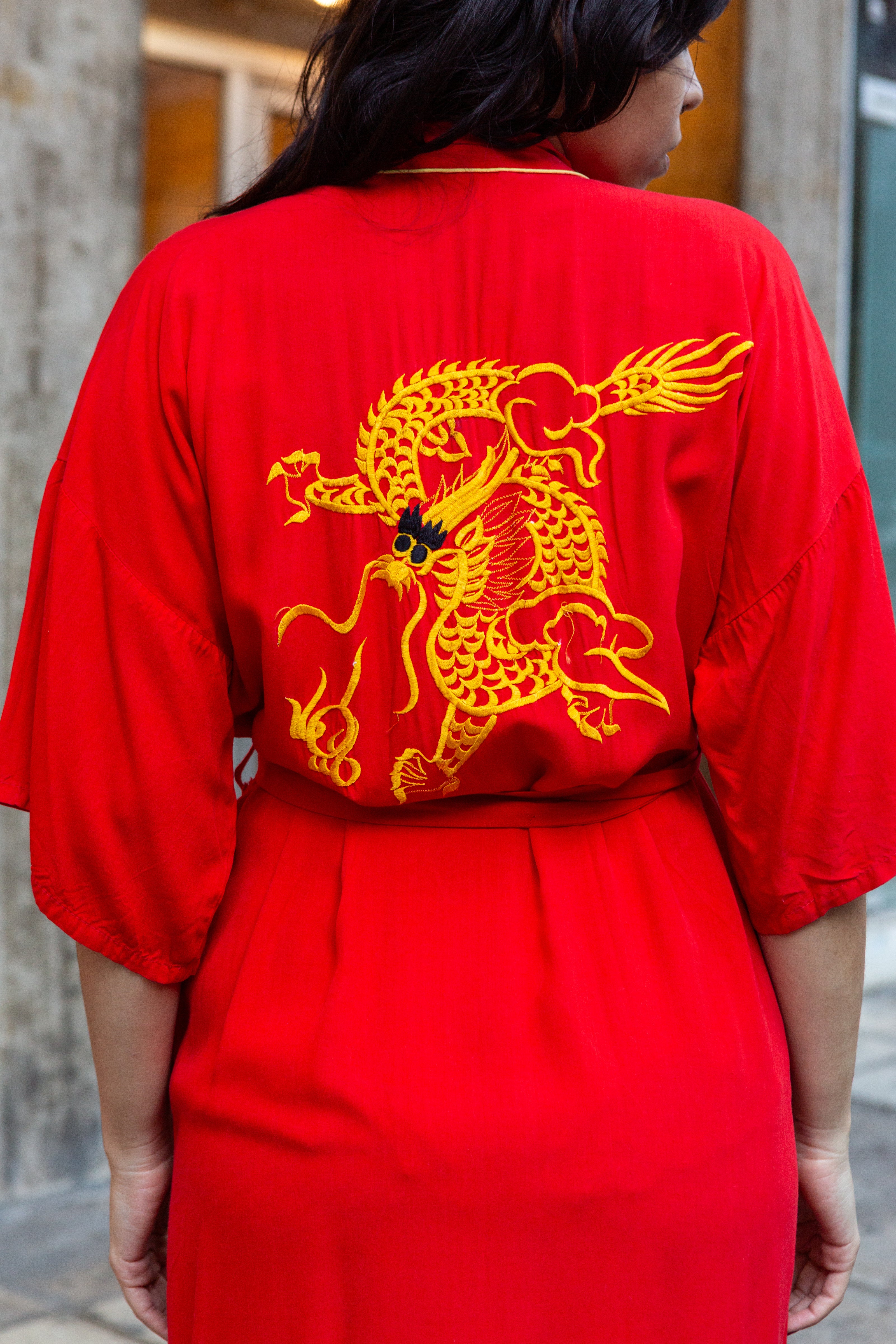 Beautiful viscose asian dragon robe with embroidered detailing