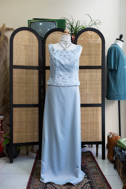 David’s Bridal vintage stunning satin gown (L)