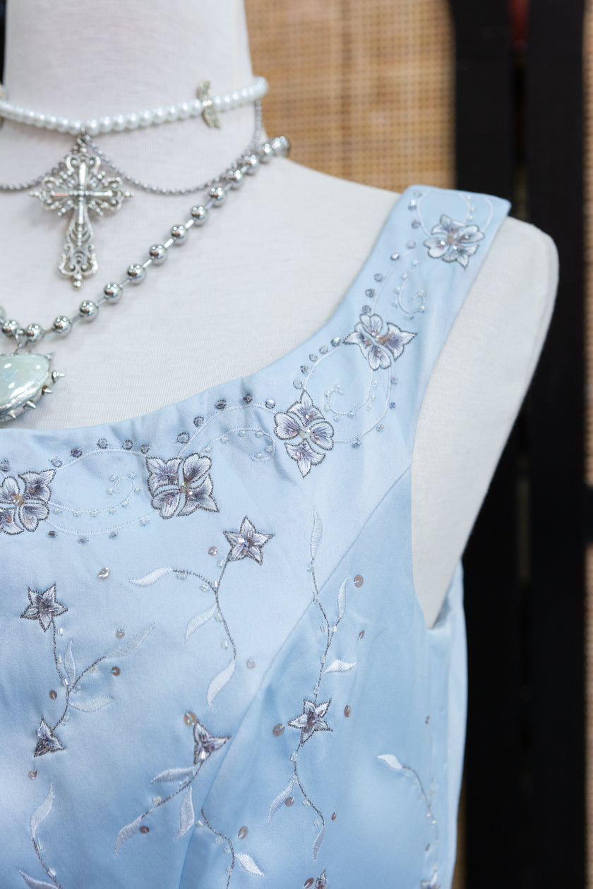 David’s Bridal vintage stunning satin gown (L)