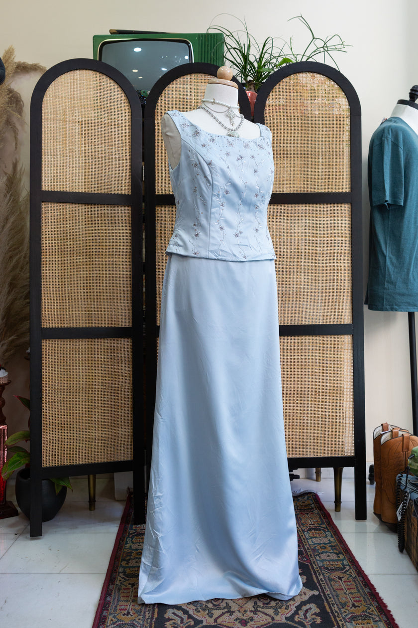 David’s Bridal vintage stunning satin gown (L)