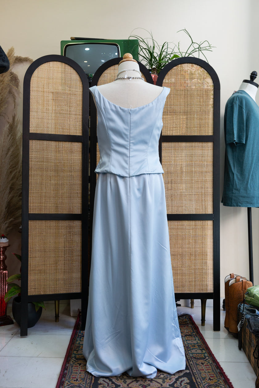 David’s Bridal vintage stunning satin gown (L)