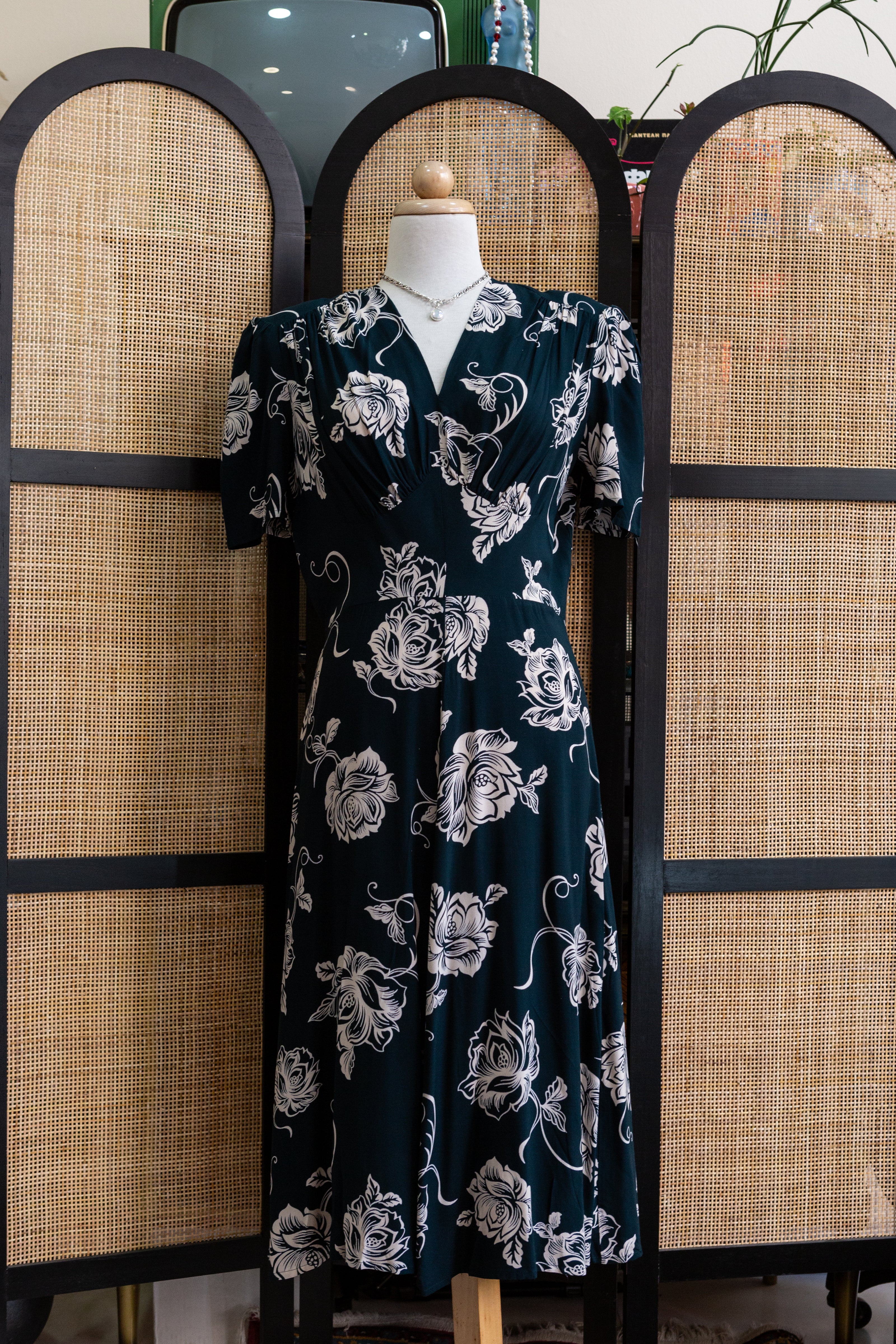 Beautiful dark green floral vintage style dress