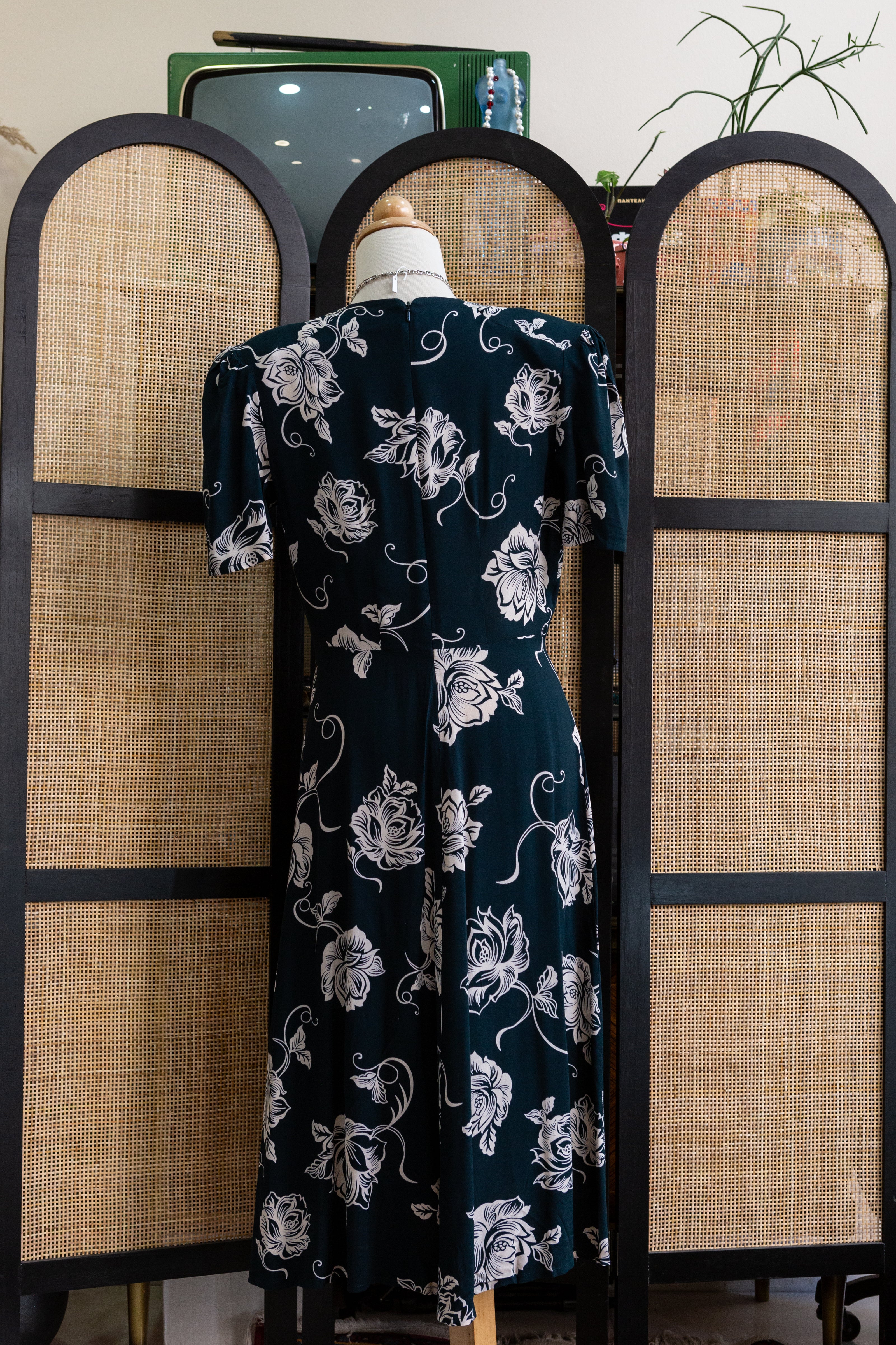 Beautiful dark green floral vintage style dress