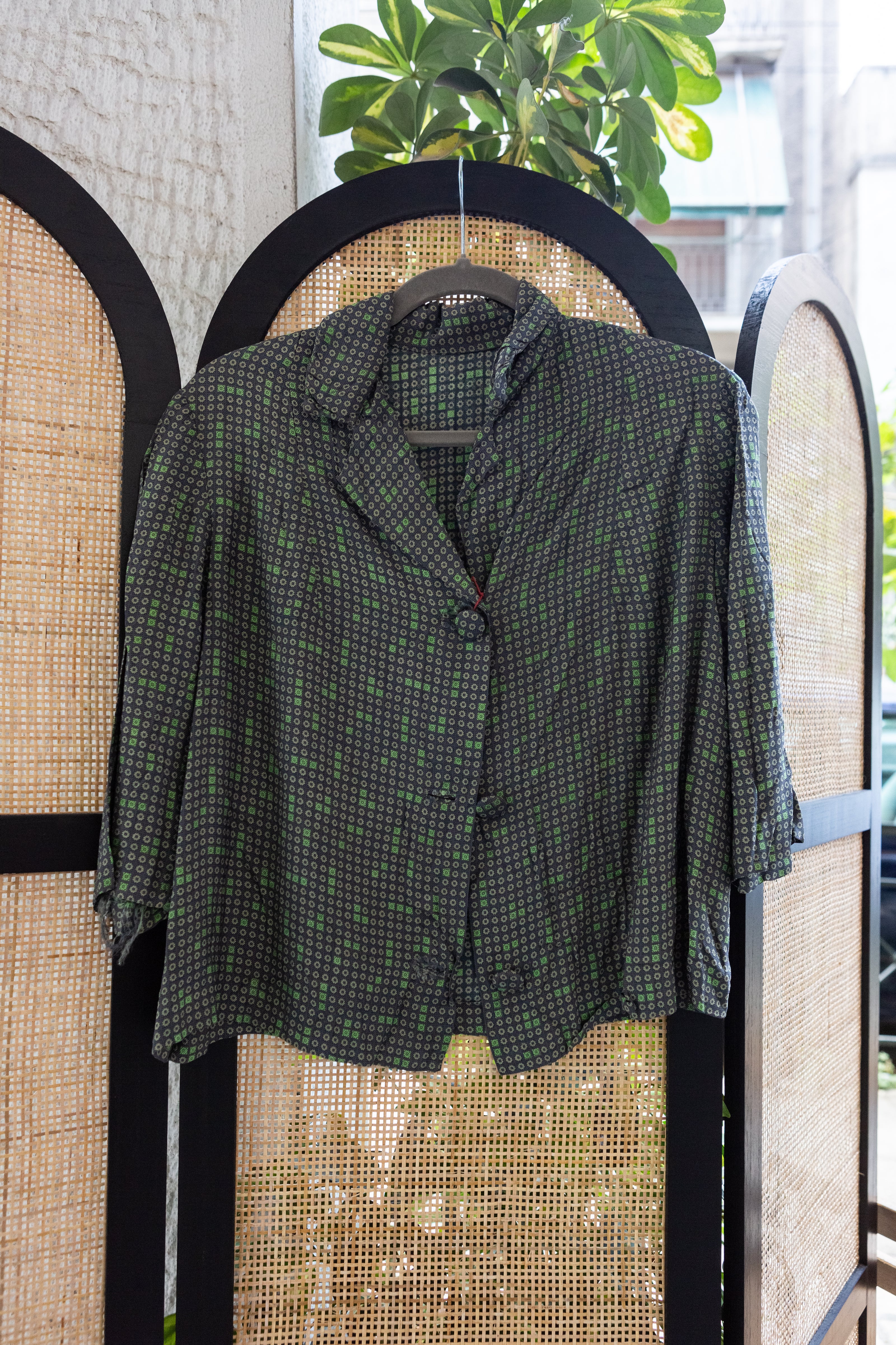 Vintage funky patterned cropped shirt