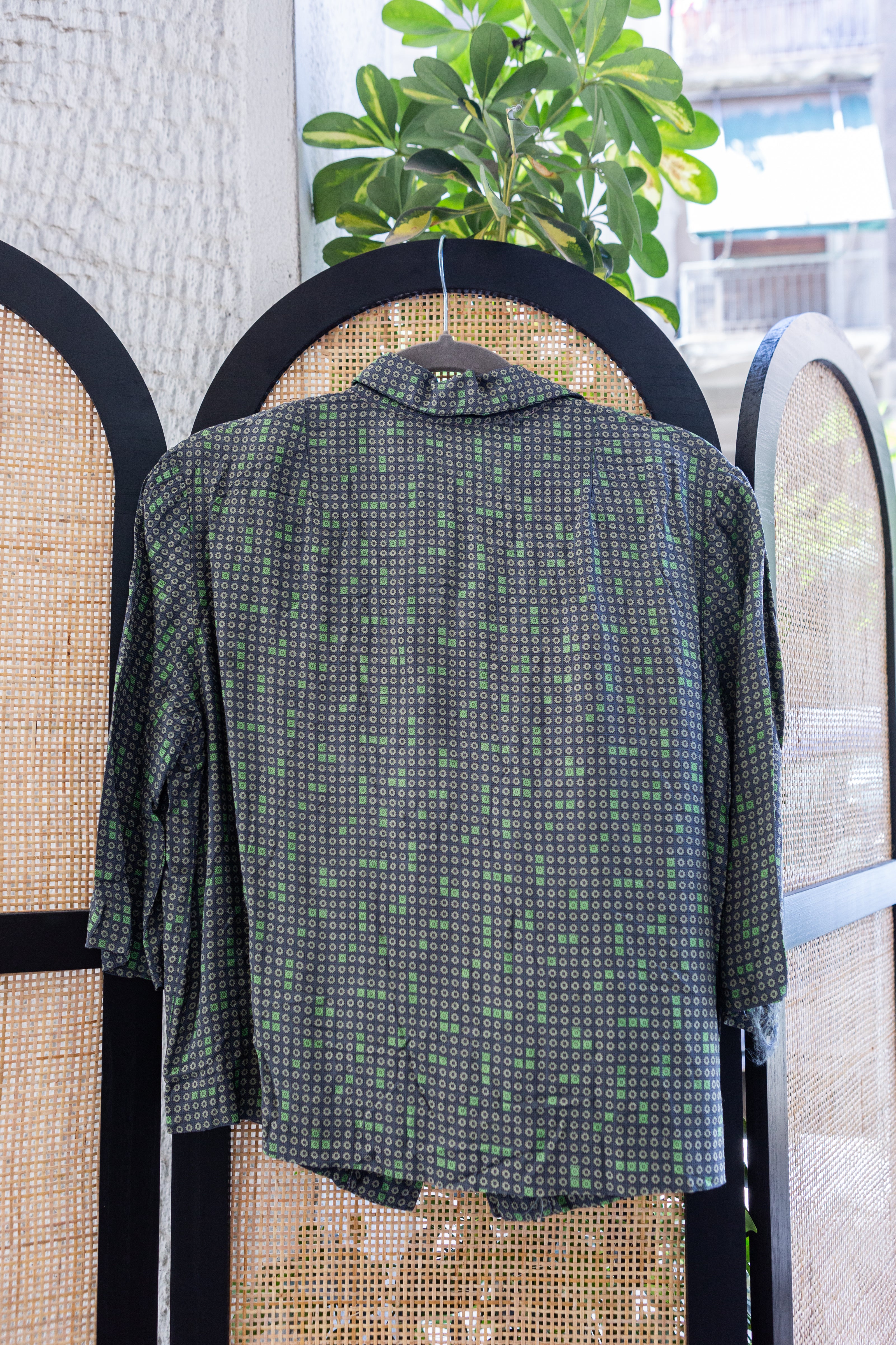Vintage funky patterned cropped shirt