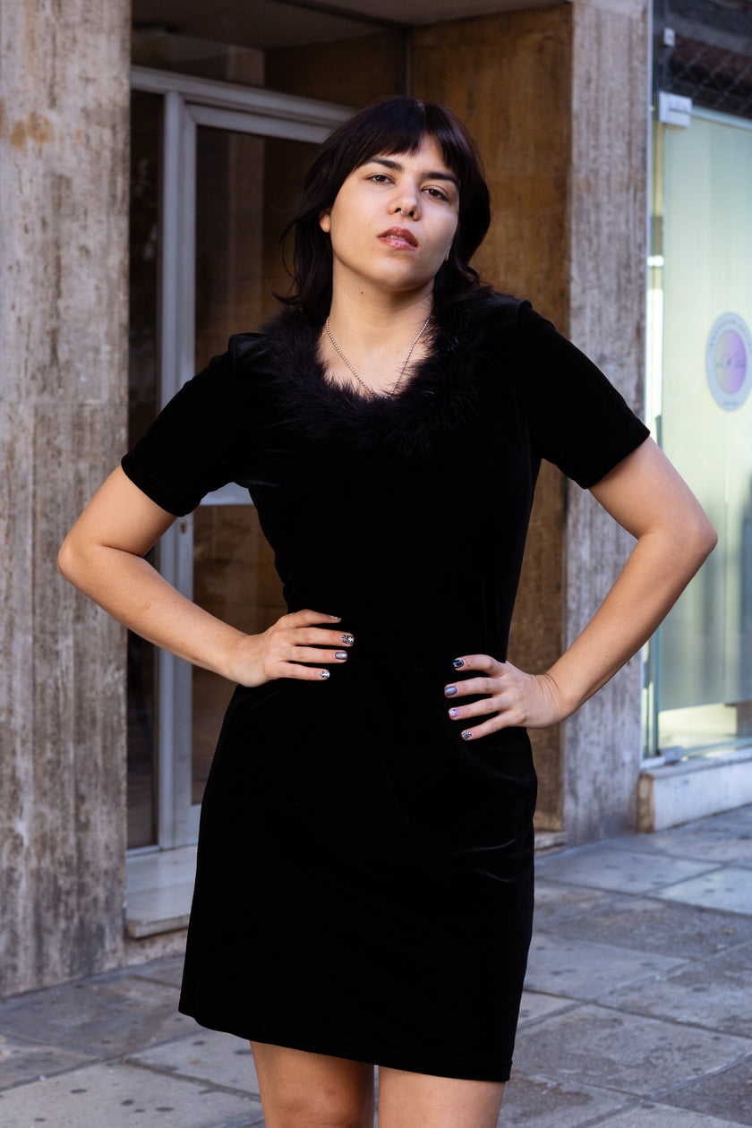 Super cute velvet bodycon dress with feather collar (L)