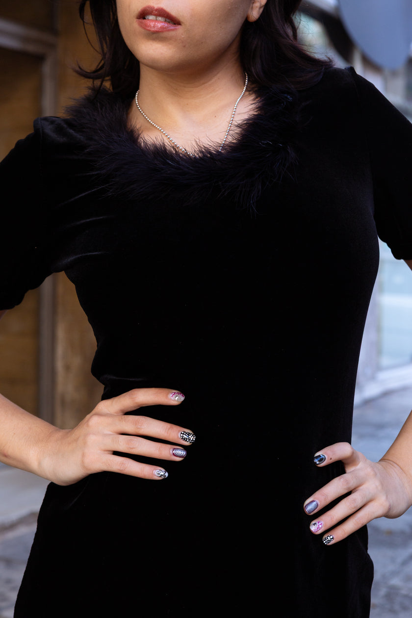Super cute velvet bodycon dress with feather collar (L)