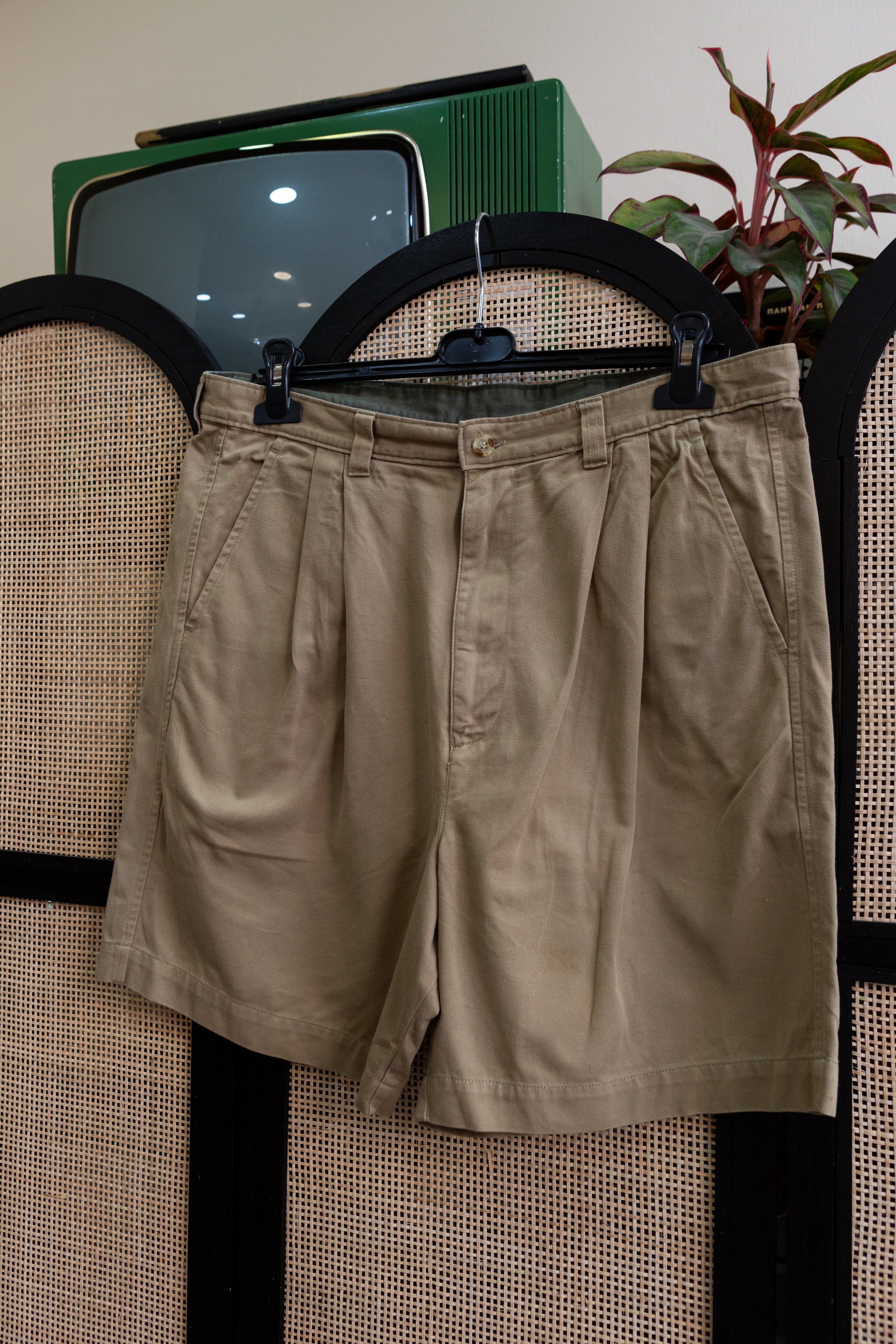 Men’s Vintage Pleated Chino Shorts