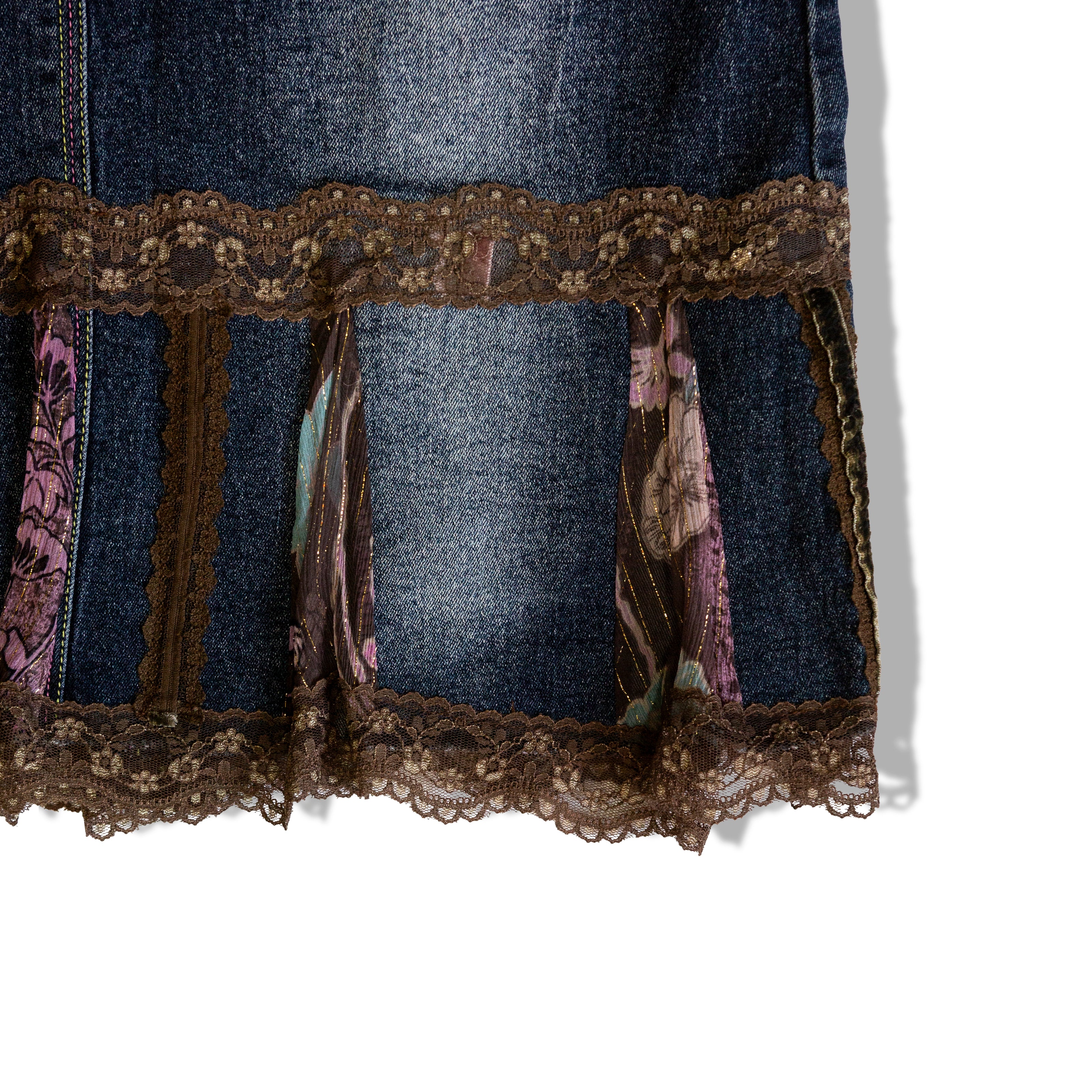 Vintage denim skirt with lace details (S)