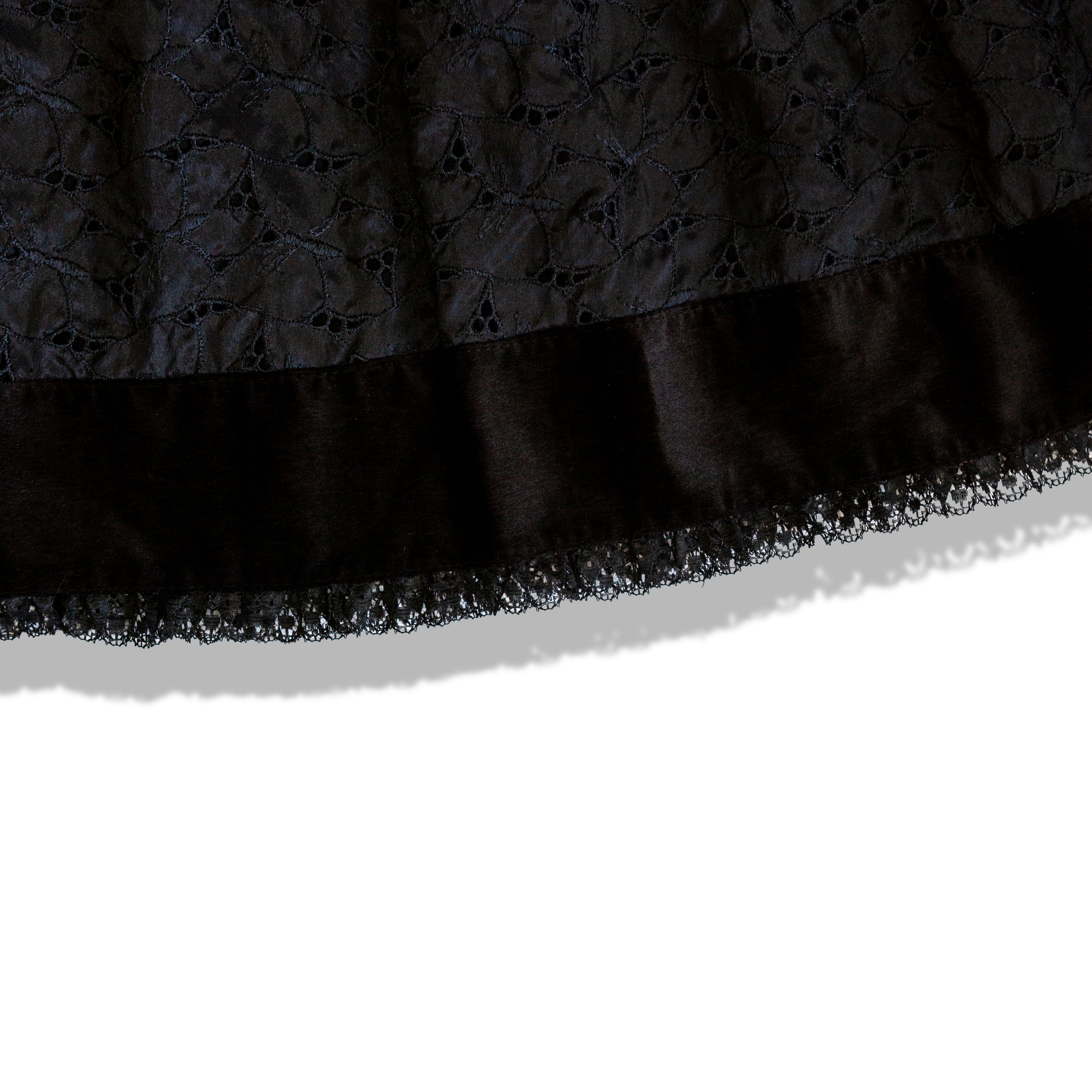 Unique black velvet skirt with lace details (M)