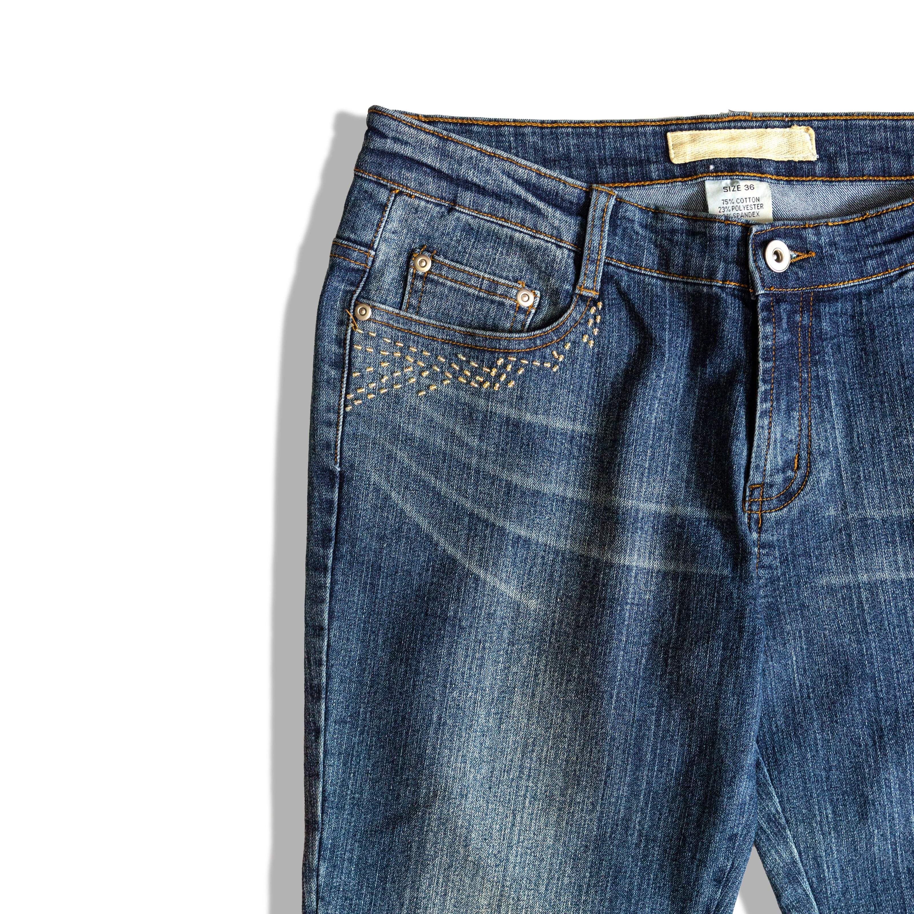 Stunning Y2K low waisted flare jeans (L)