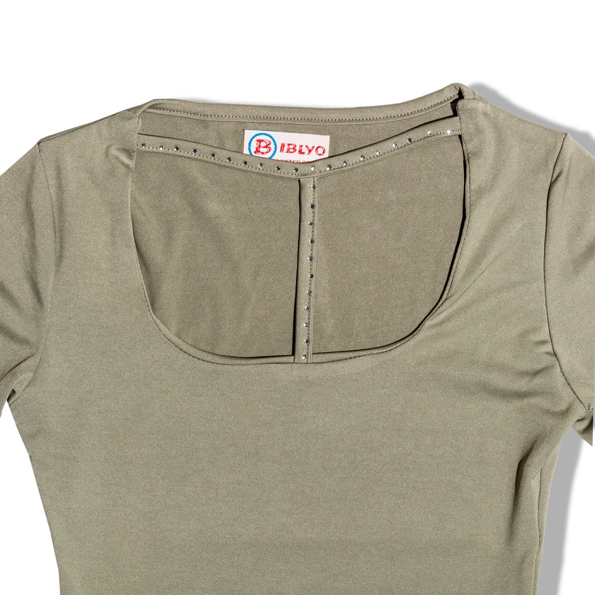 Vintage top with hot cutout