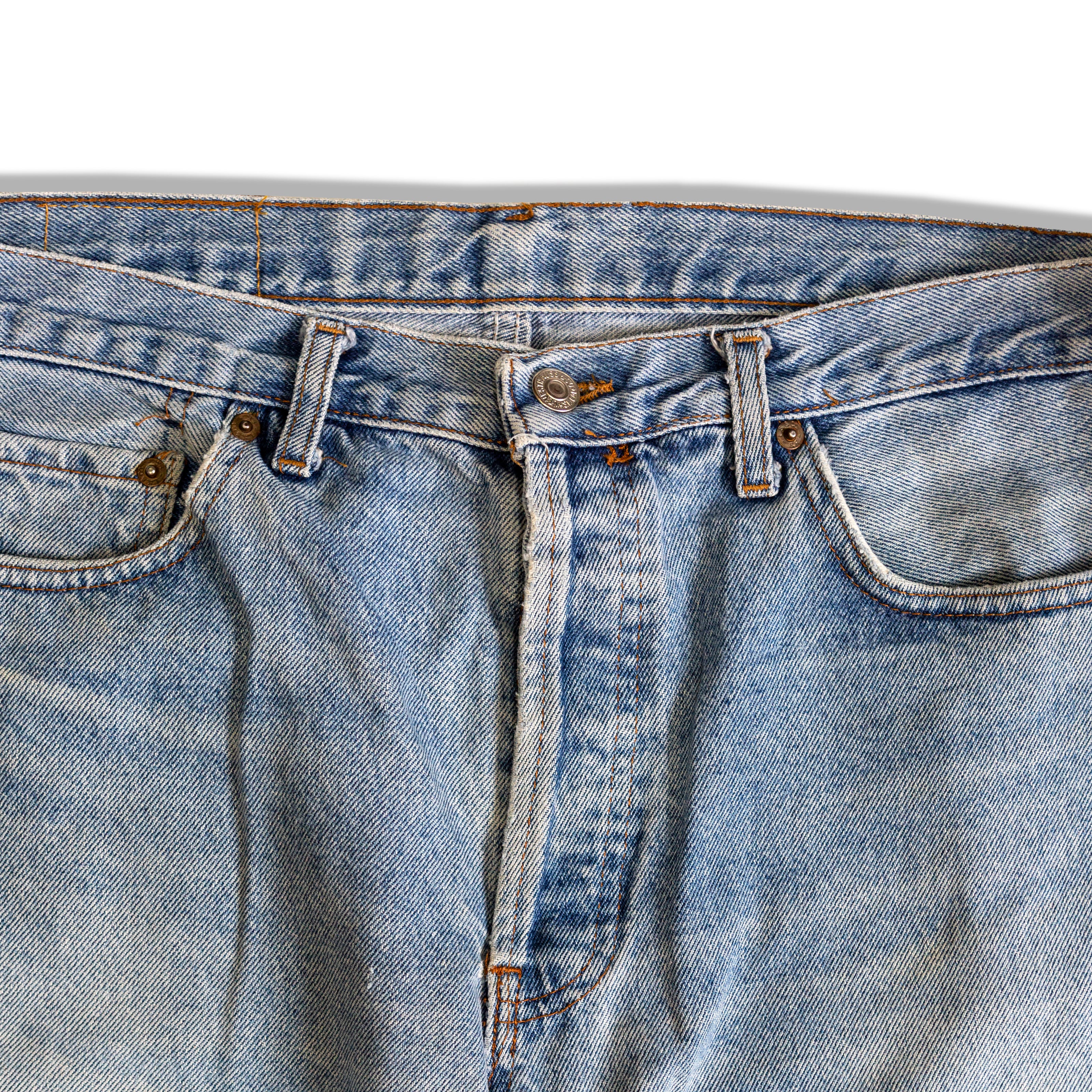 Levis 501 light wash jeans (W36)