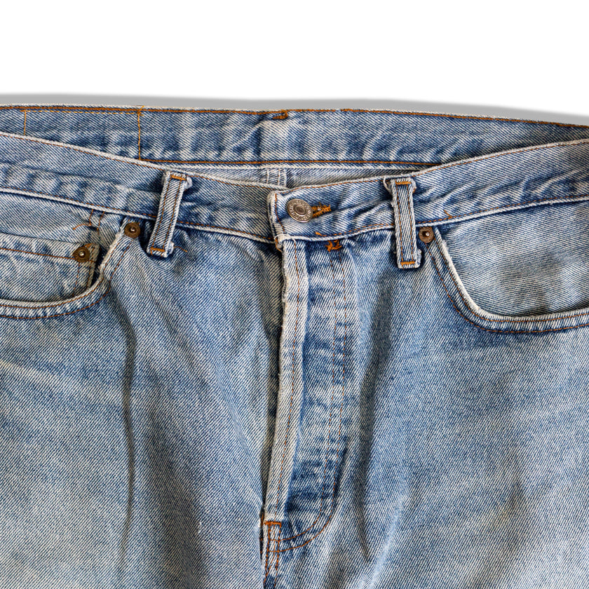 Levis 501 light wash jeans (W36)